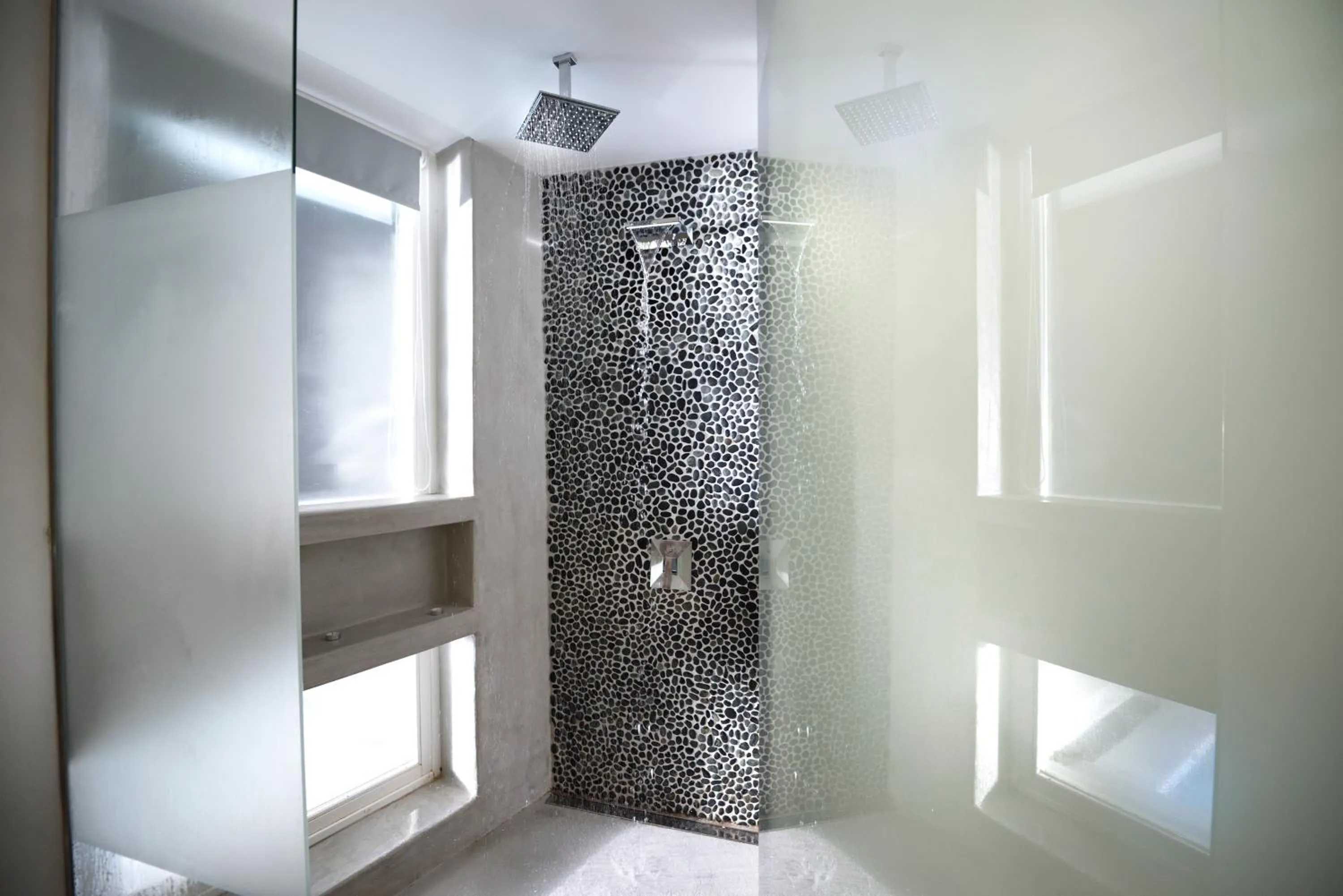 Shower in Mykonos Pantheon