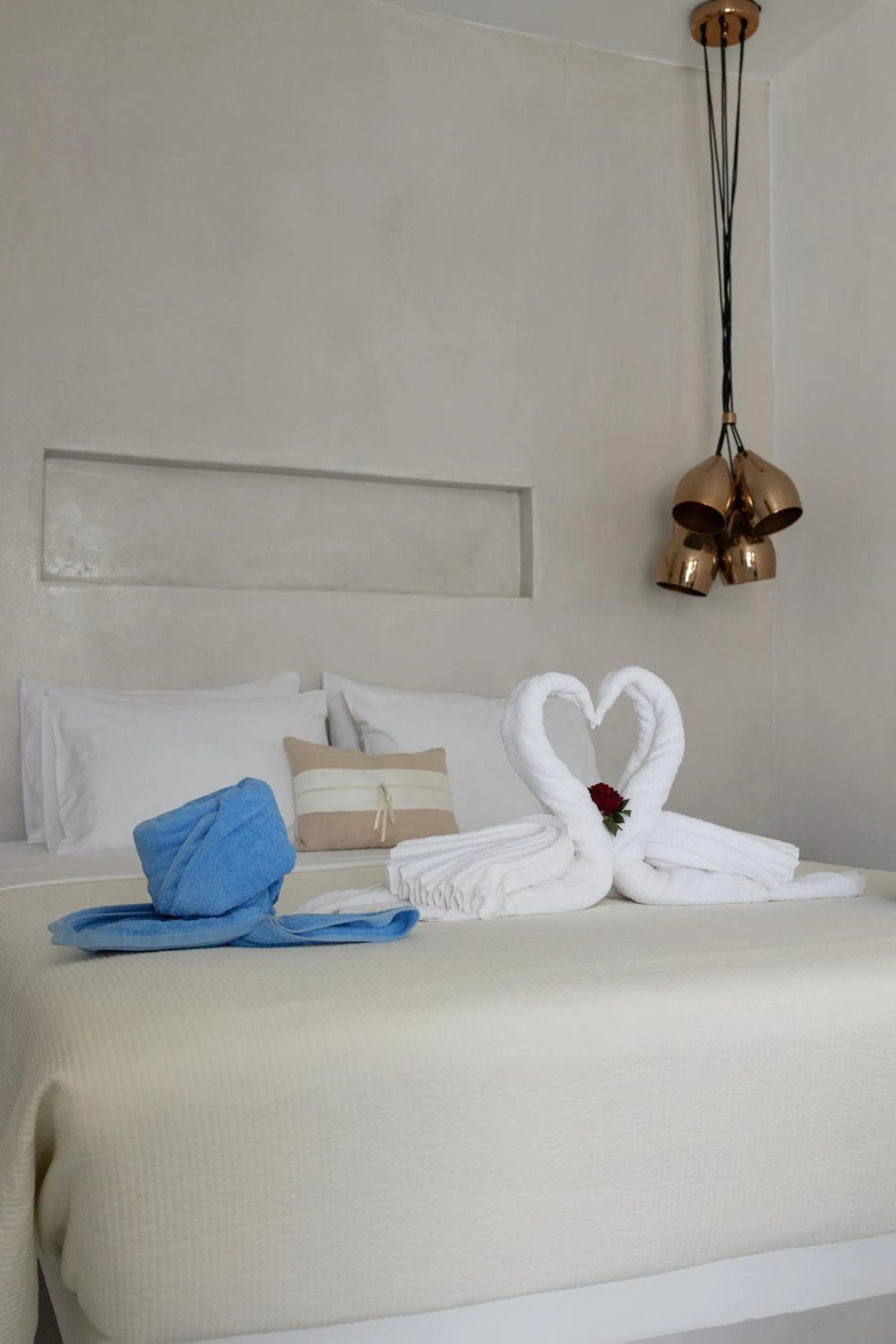 Bed in Mykonos Pantheon