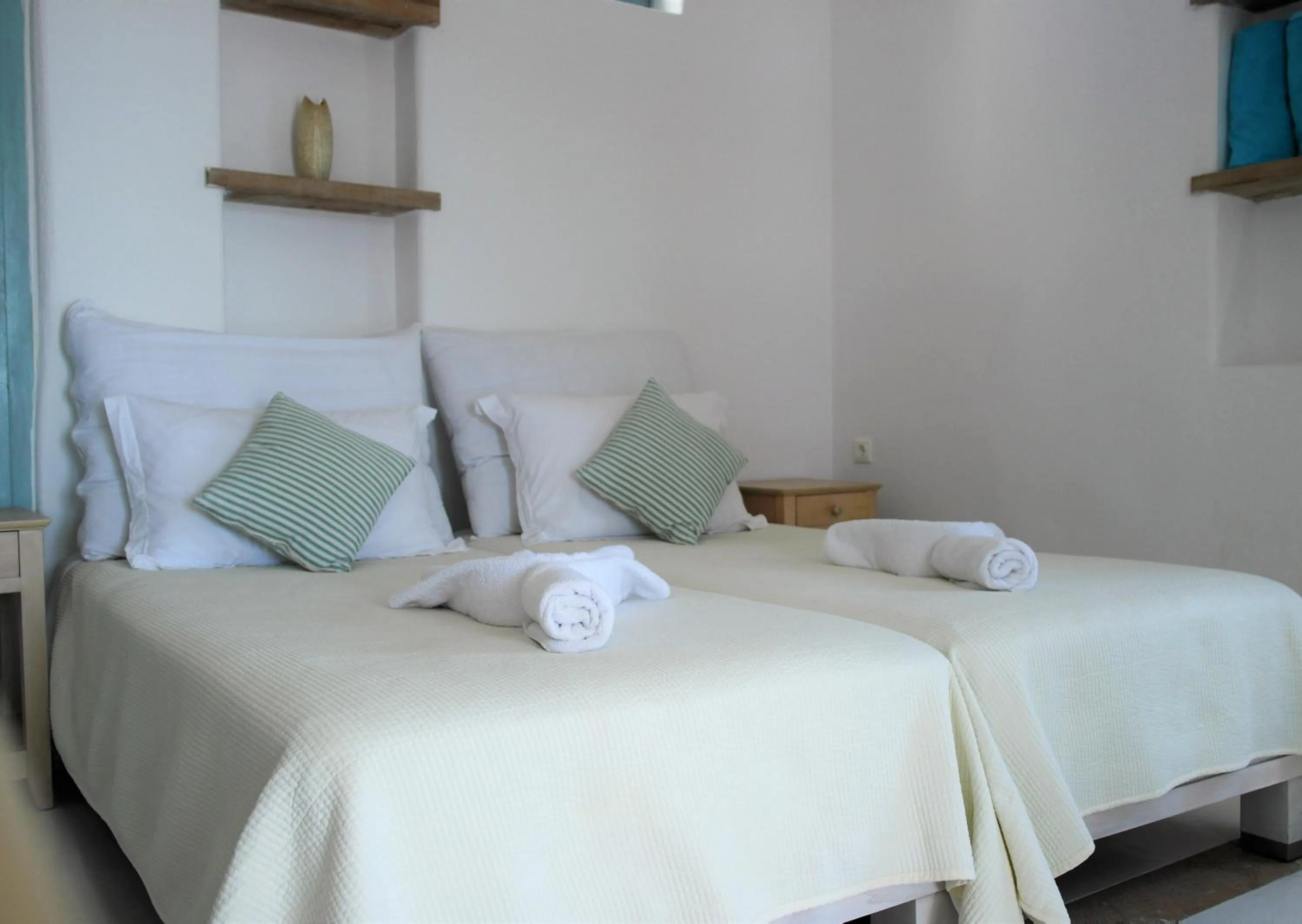 Bed in Mykonos Pantheon