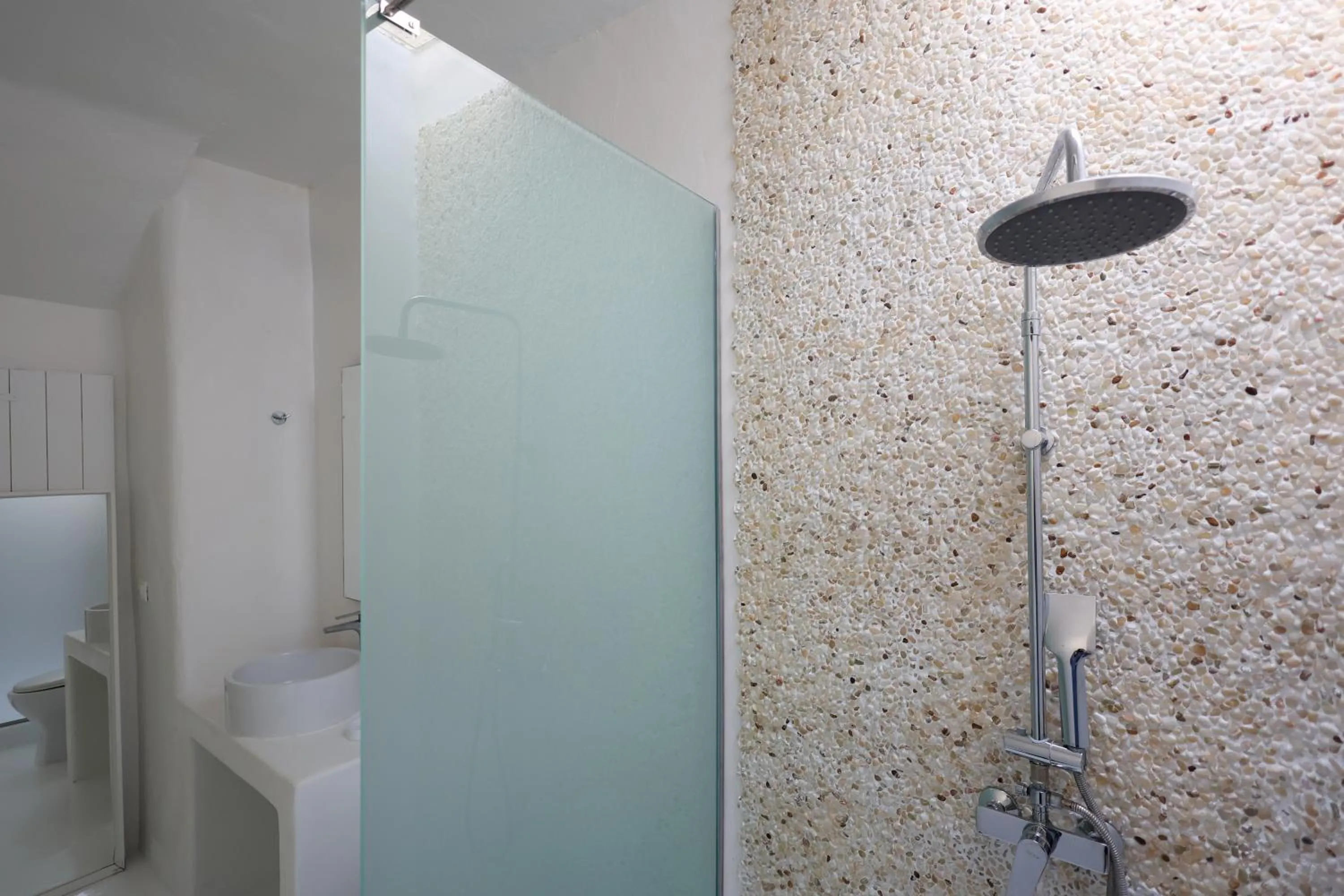 Shower in Mykonos Pantheon