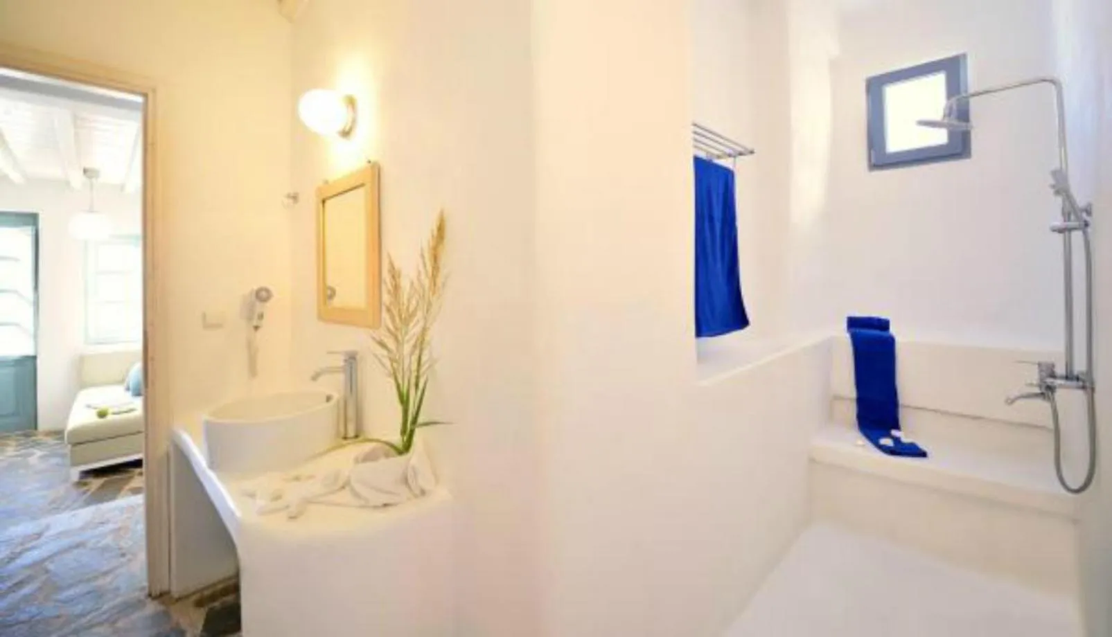 Bathroom in Mykonos Pantheon