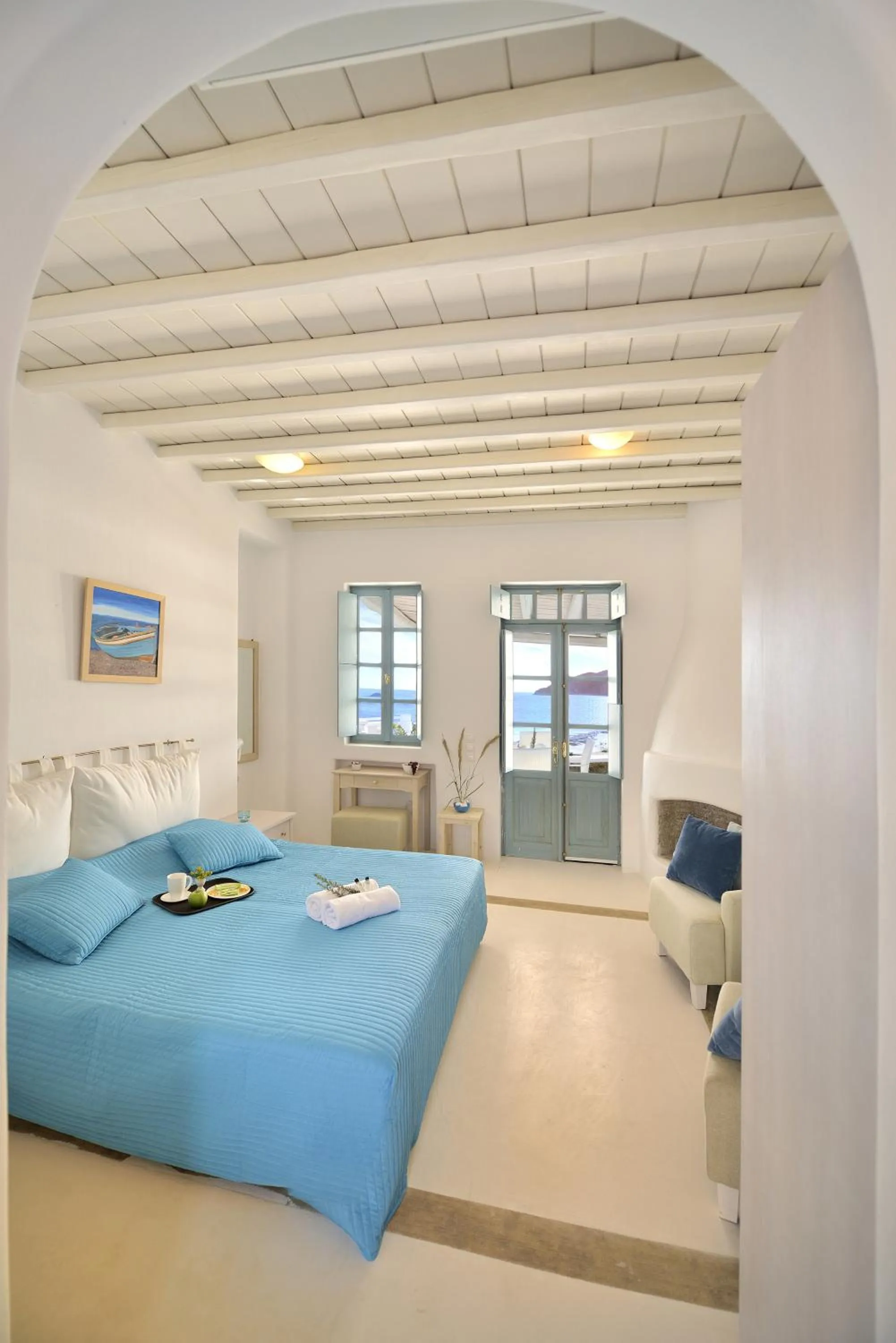 Photo of the whole room, Bed in Mykonos Pantheon