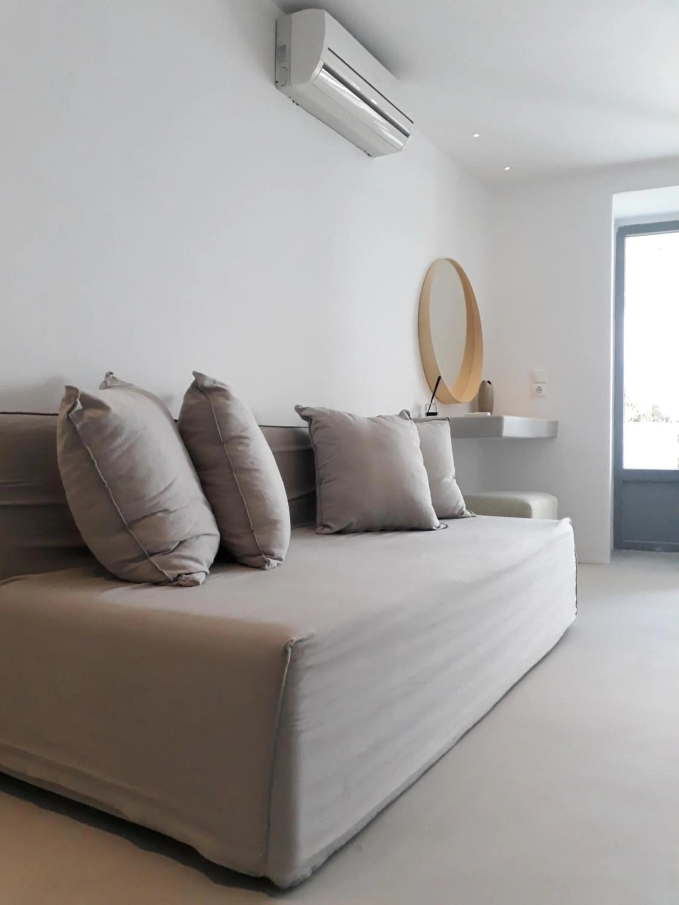 Living room, Bed in Mykonos Pantheon