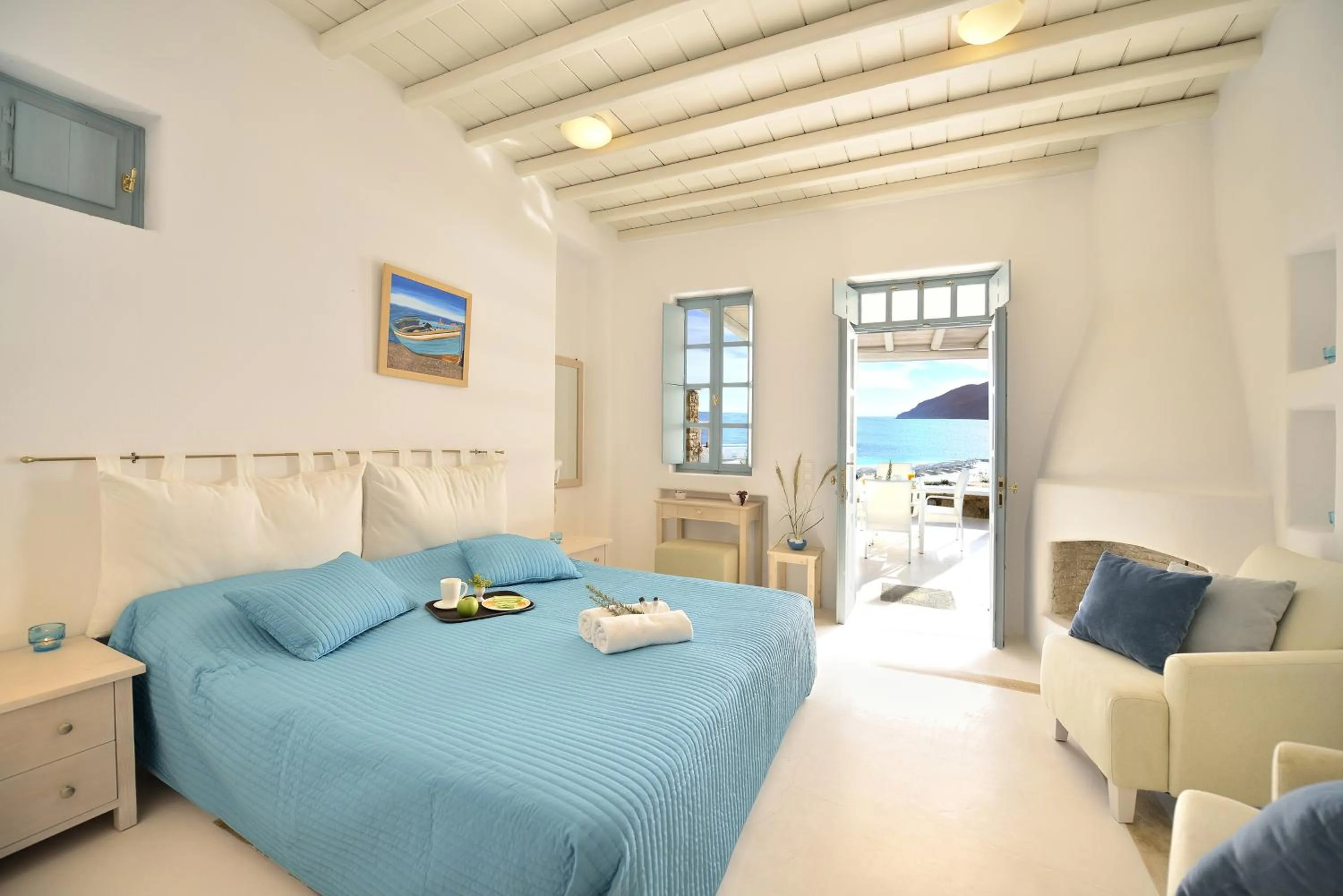 Photo of the whole room, Bed in Mykonos Pantheon