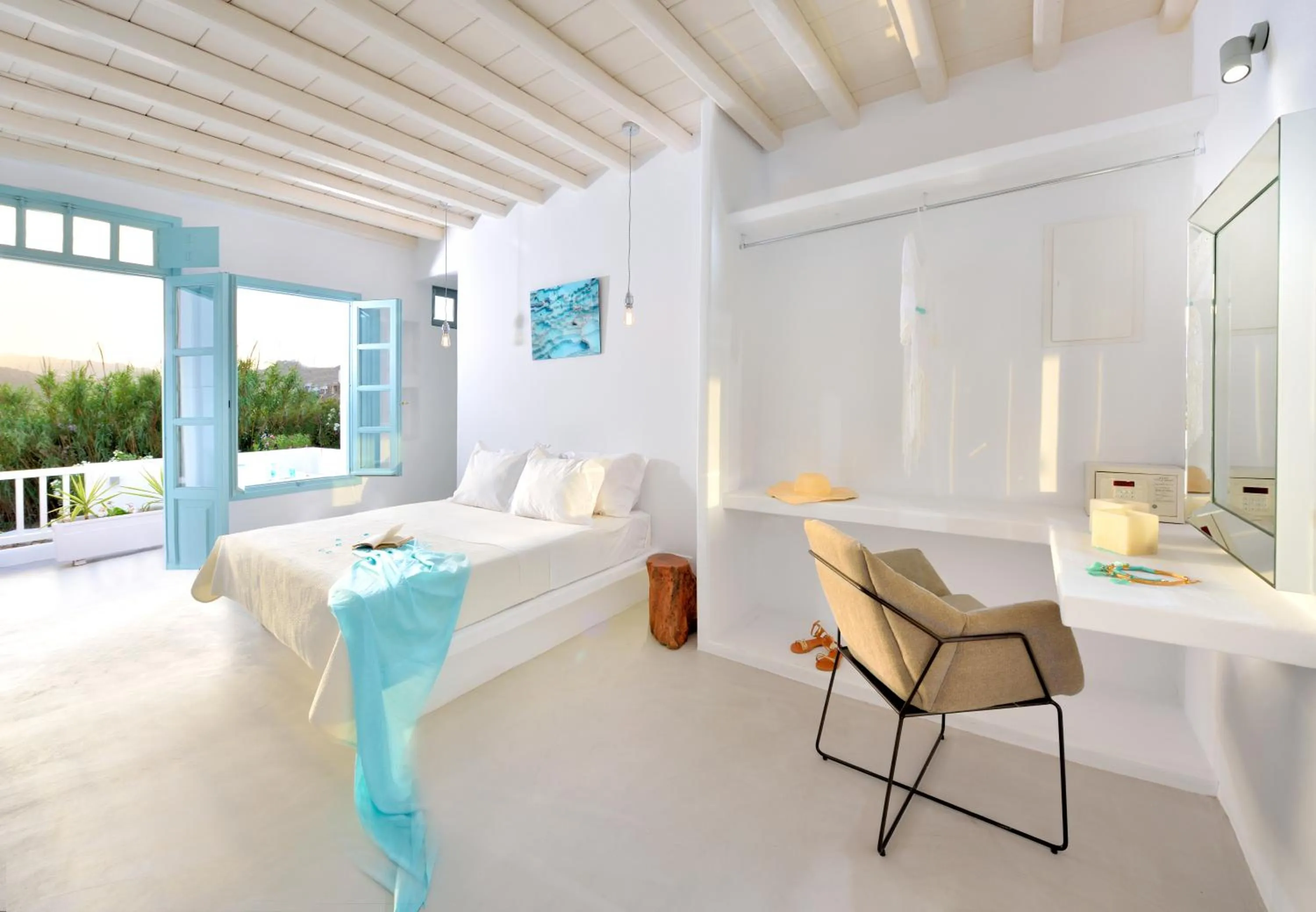 Bed in Mykonos Pantheon