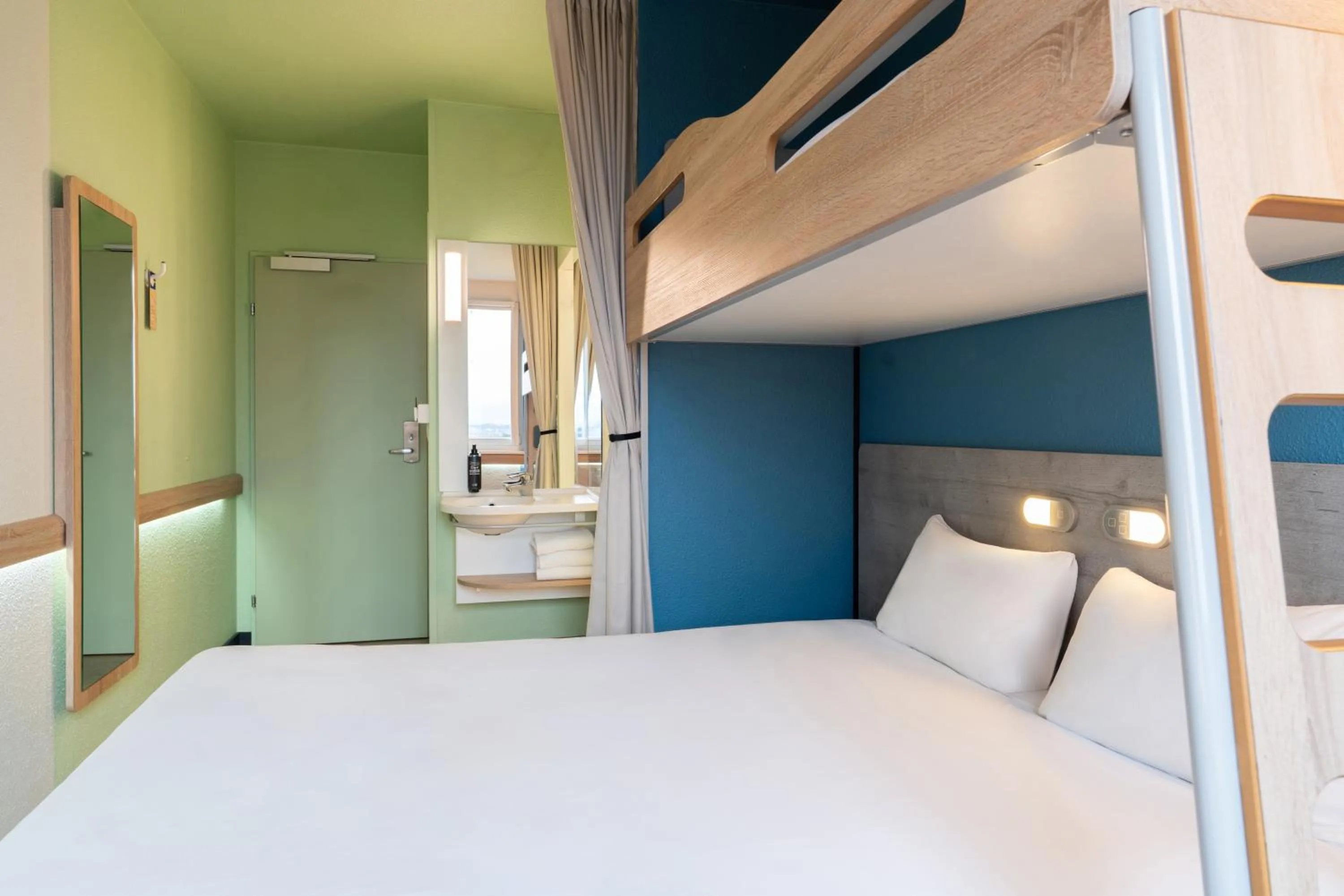 Bed in ibis budget Genève Aéroport