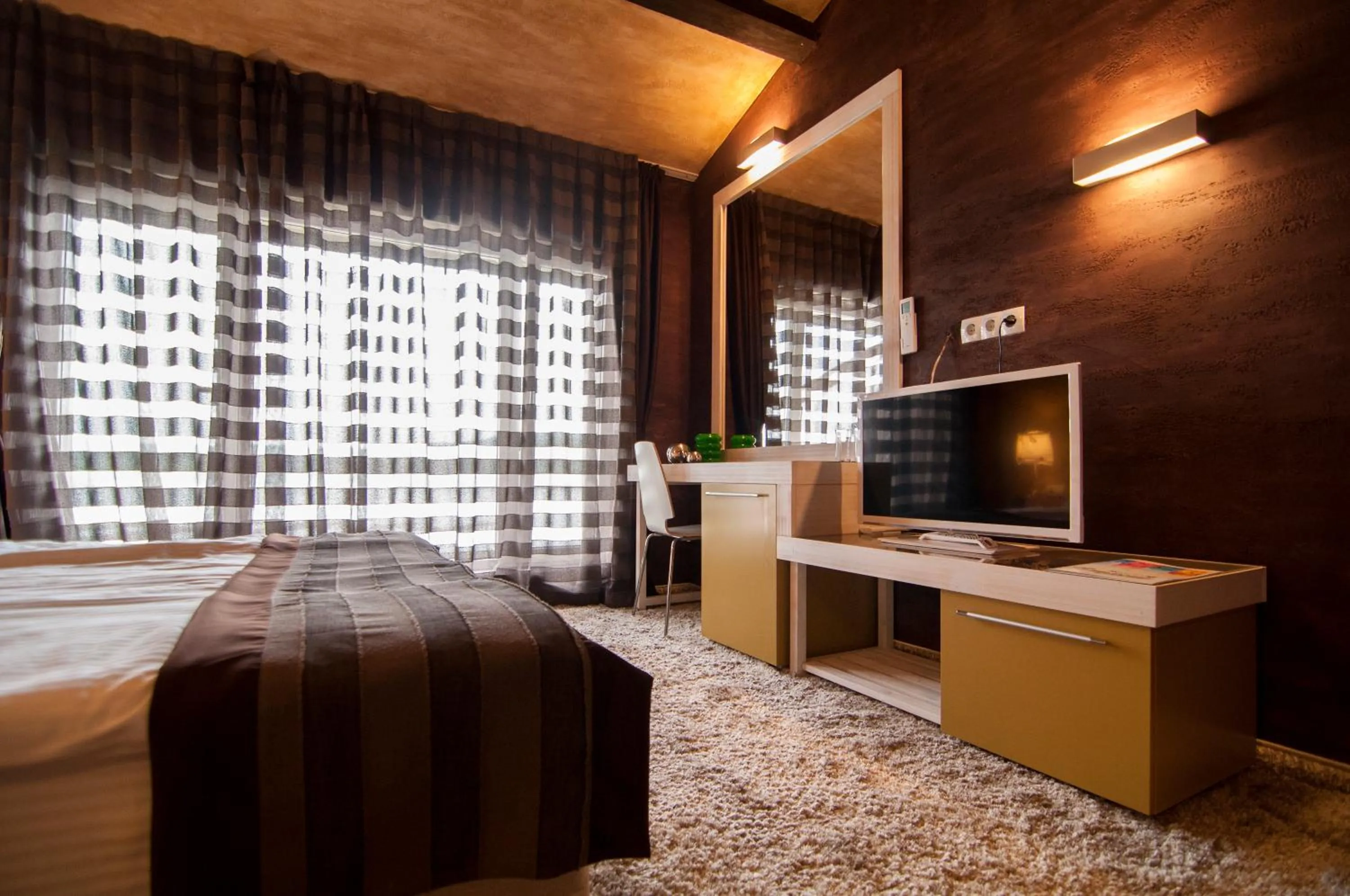 TV and multimedia in Aparthotel Seasons Glavatarski Han