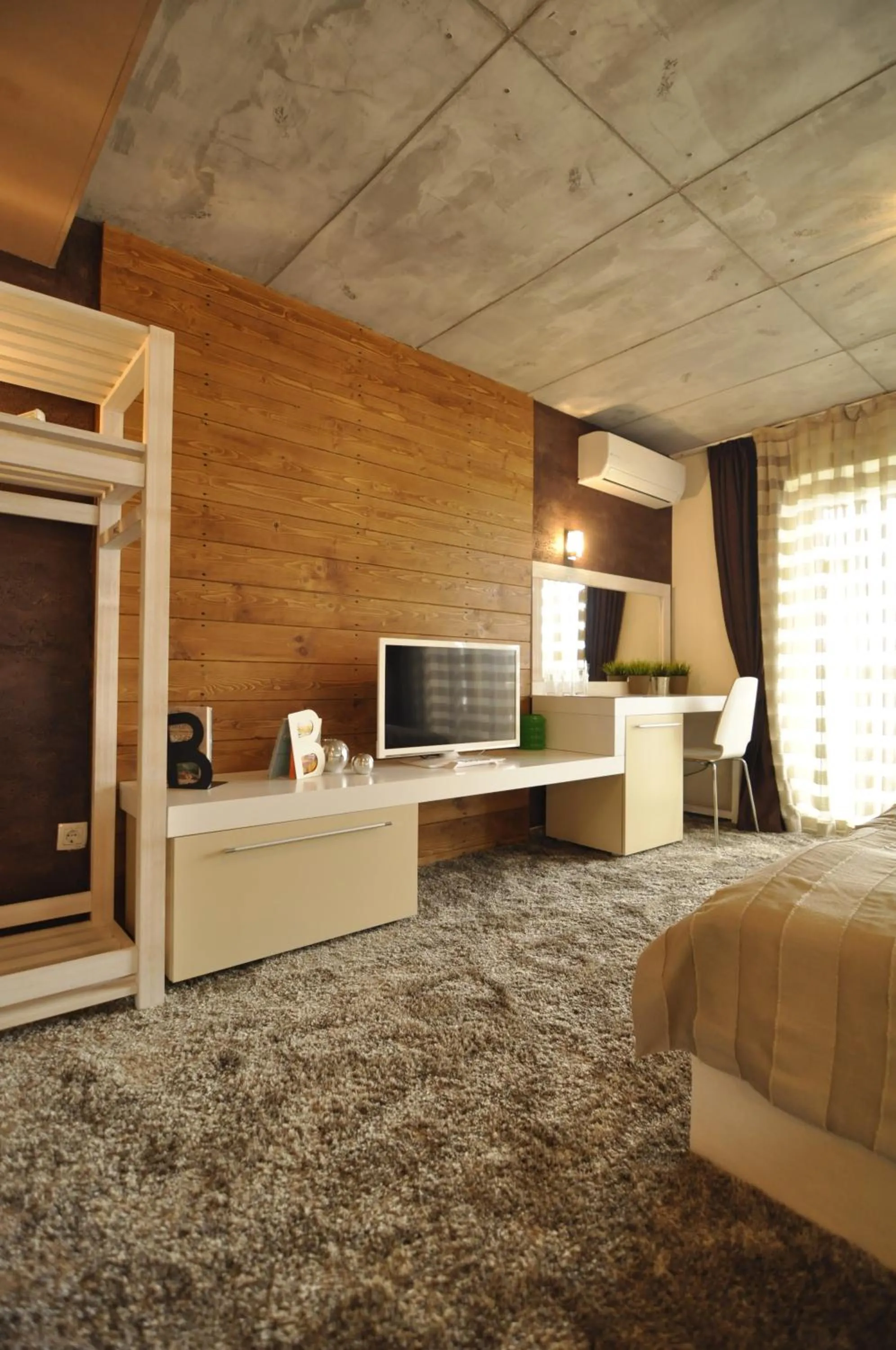 TV and multimedia in Aparthotel Seasons Glavatarski Han