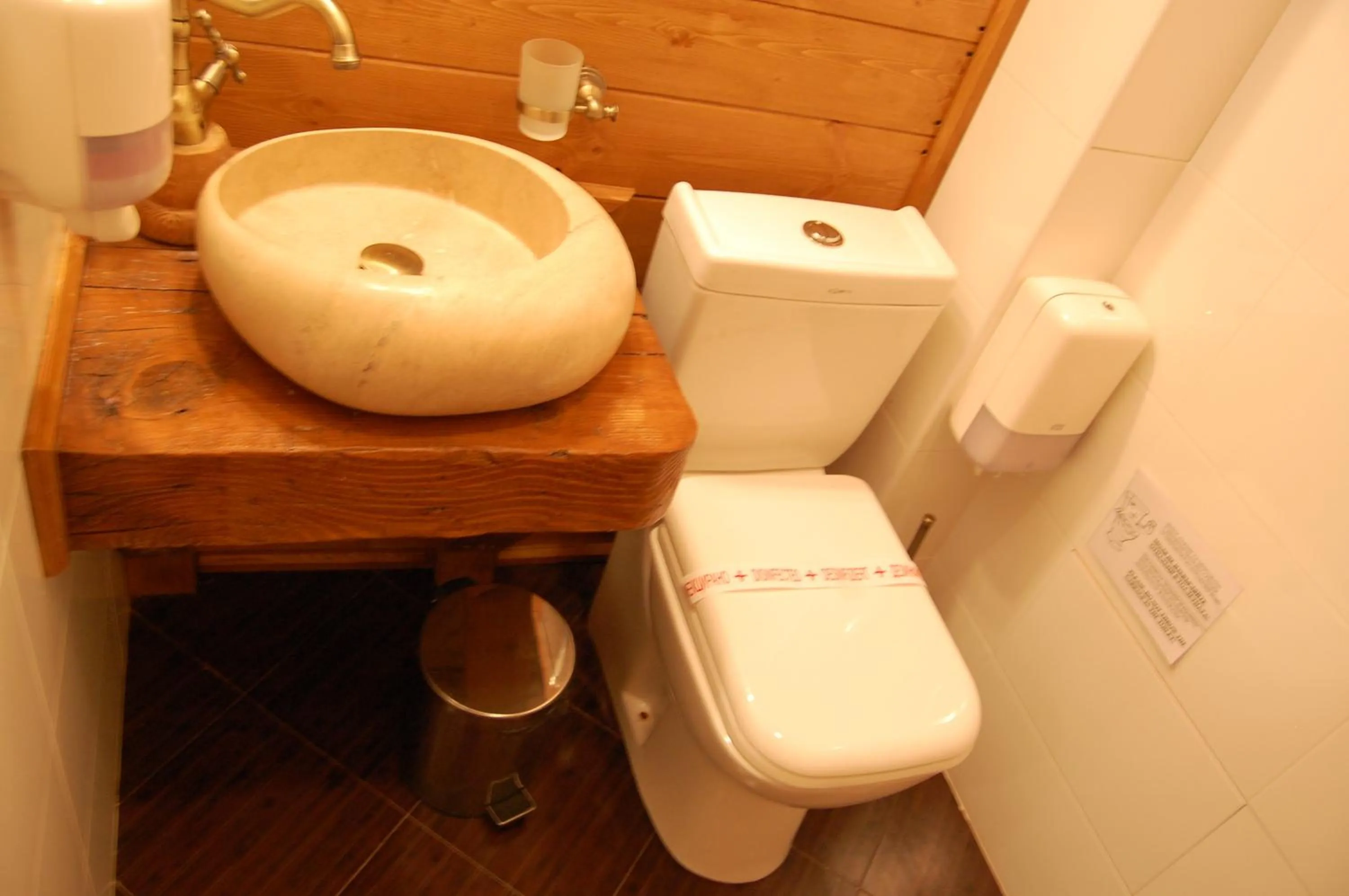 Shower in Aparthotel Seasons Glavatarski Han