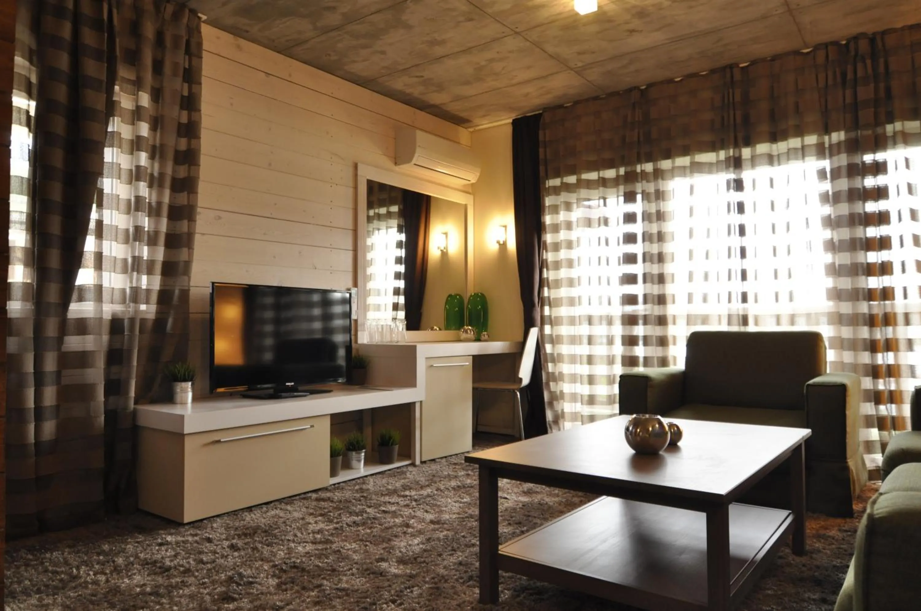 TV and multimedia in Aparthotel Seasons Glavatarski Han