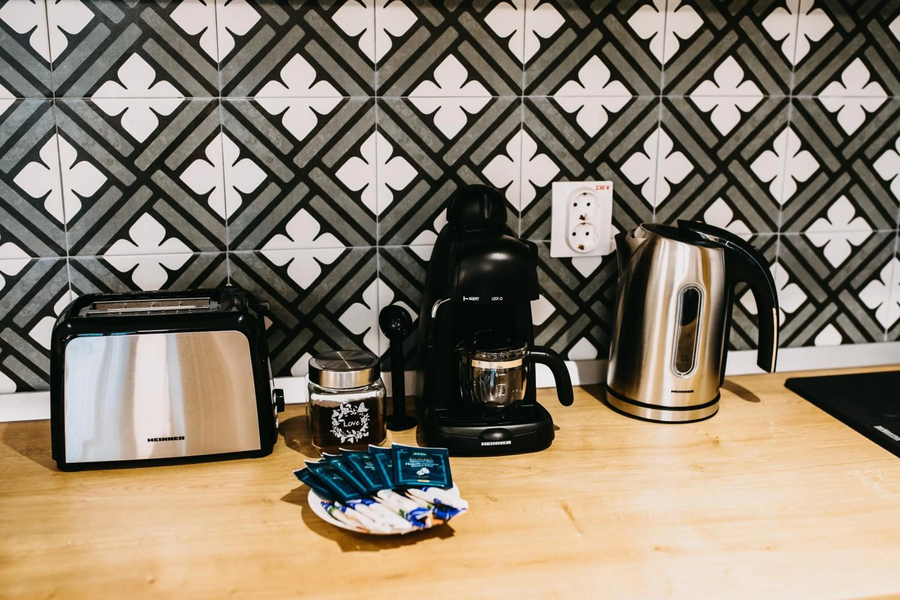 Coffee/tea facilities in Gaudi Accommodation