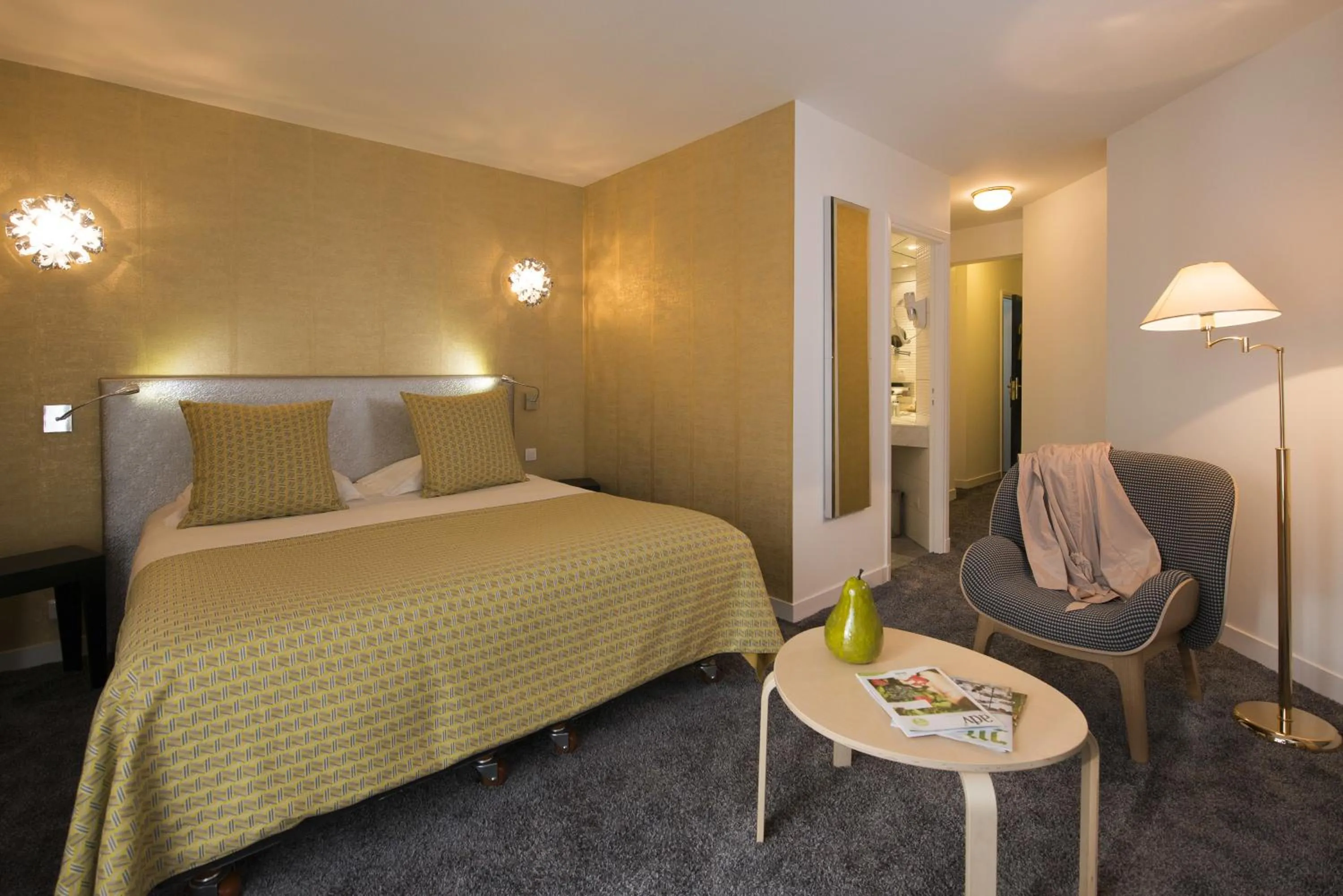 Photo of the whole room in Le Manoir du Lys, The Originals Relais