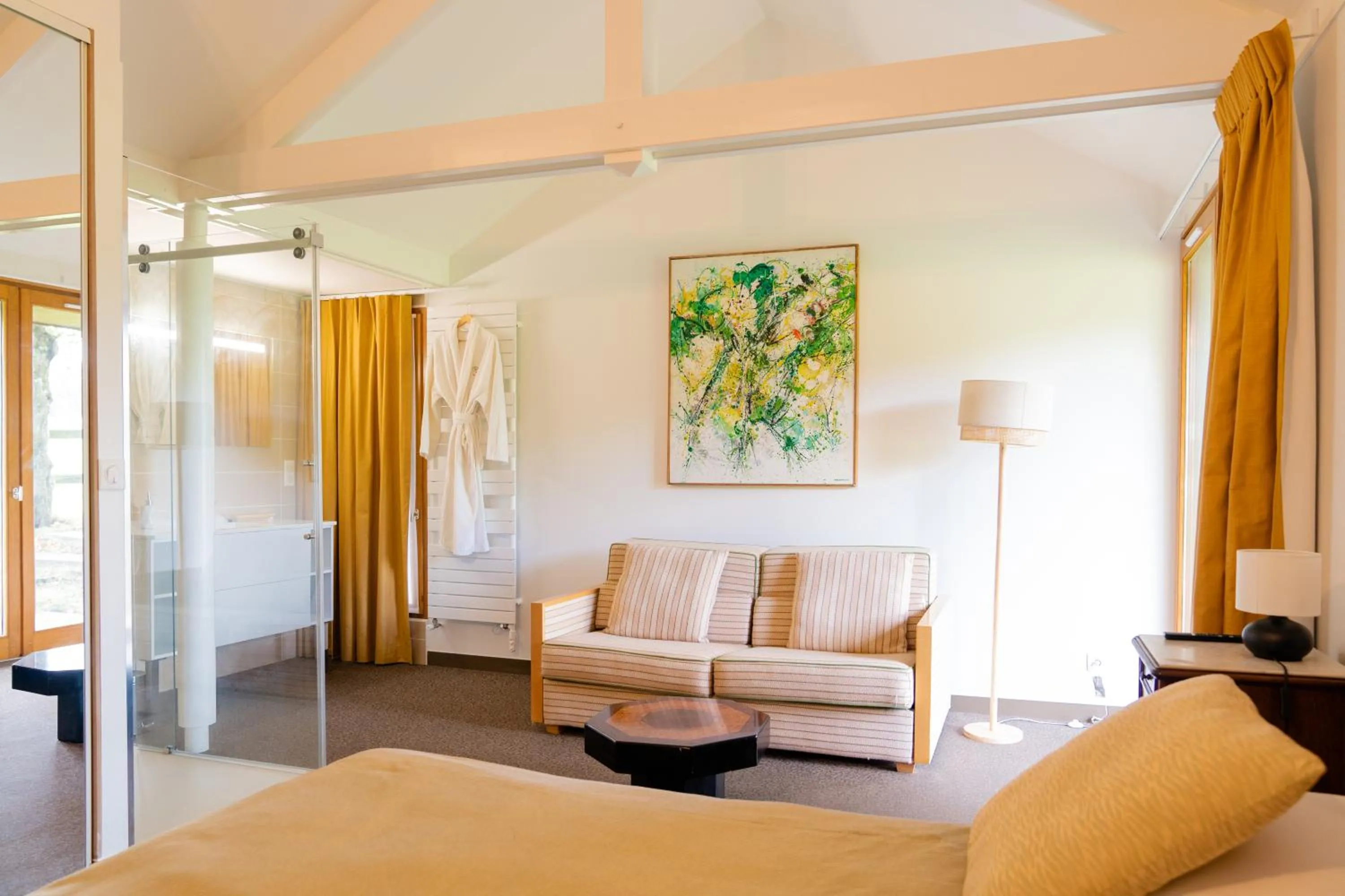 Living room in Le Manoir du Lys, The Originals Relais