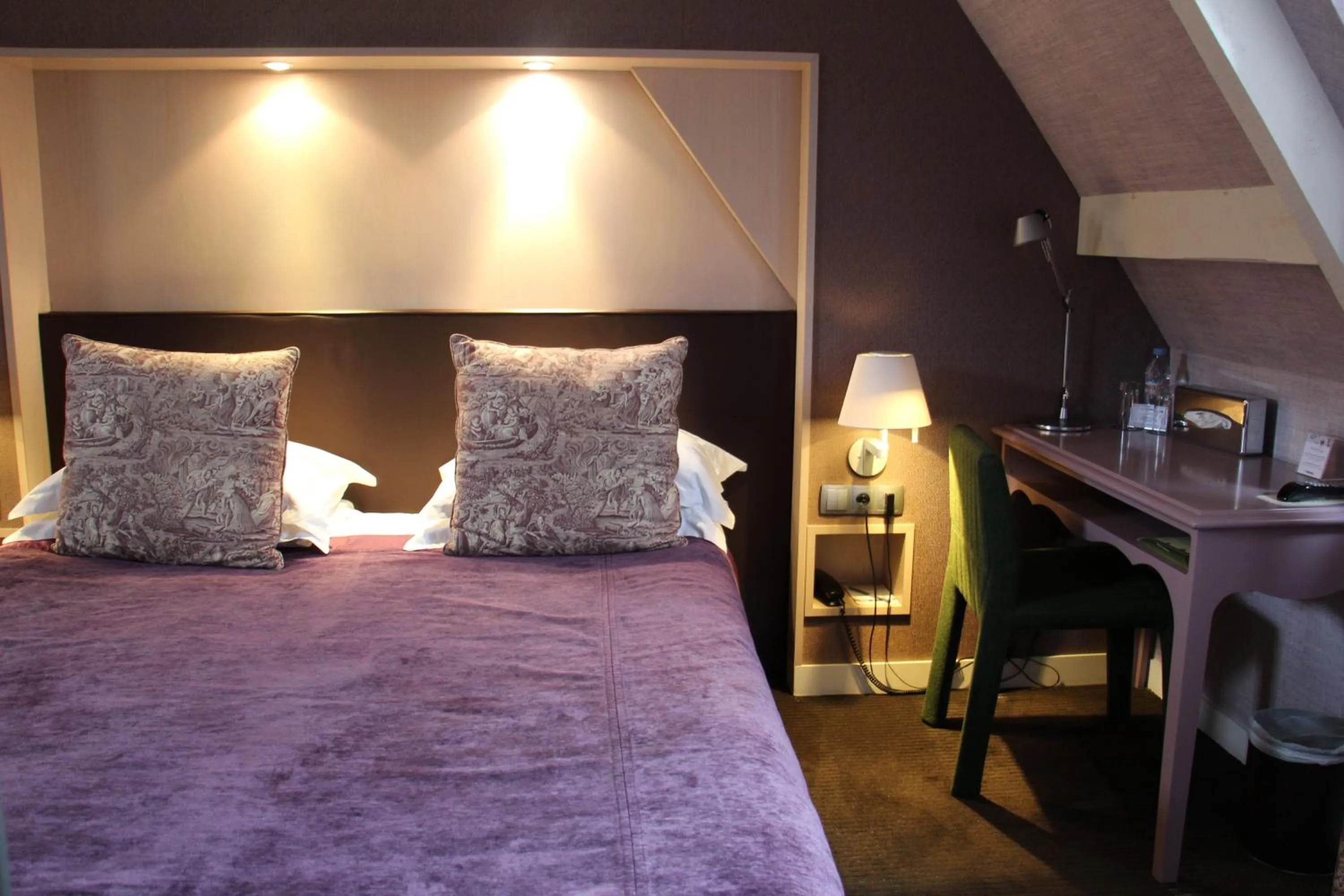 Property building in Le Manoir du Lys, The Originals Relais