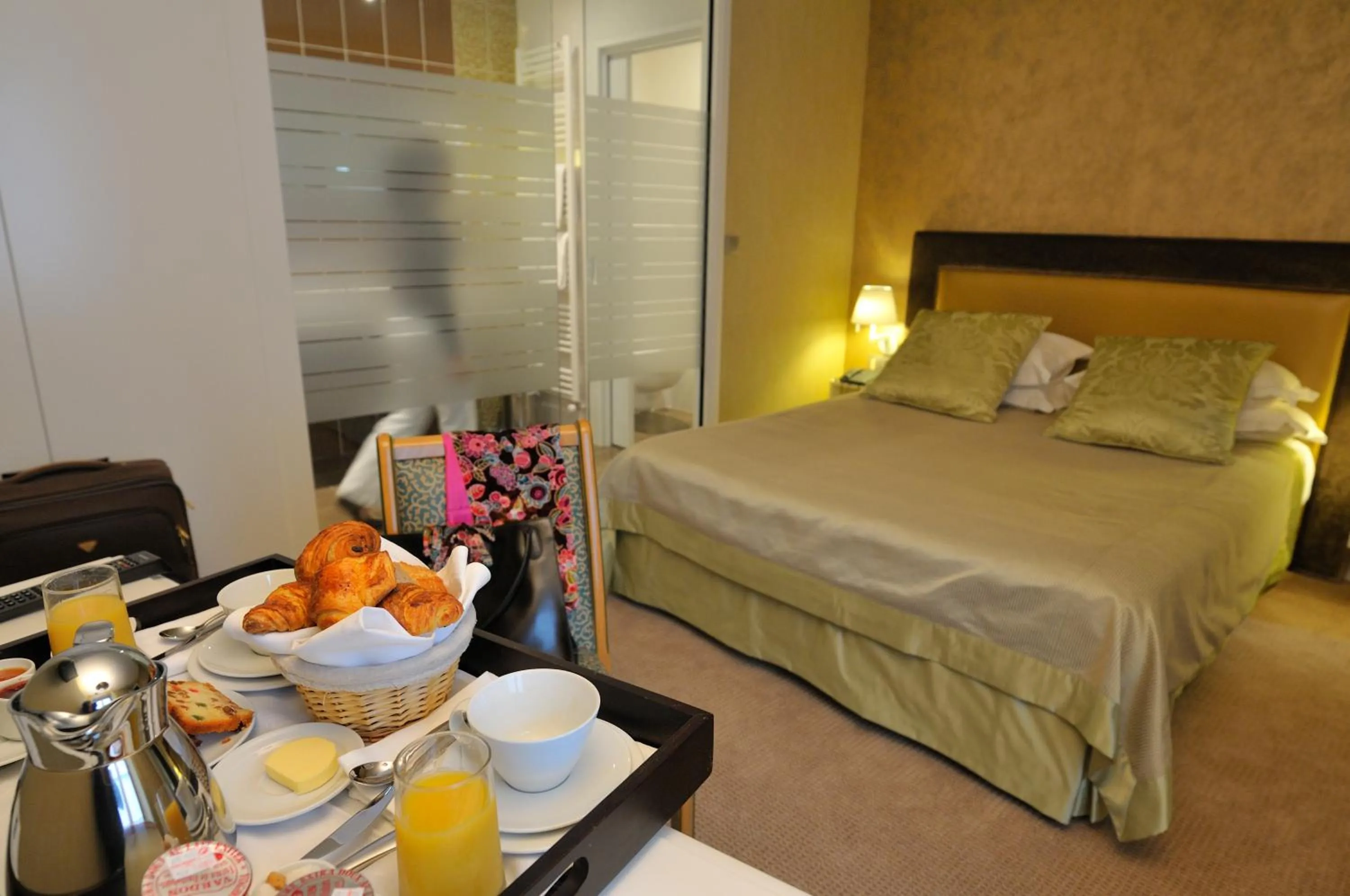 Breakfast in Le Manoir du Lys, The Originals Relais