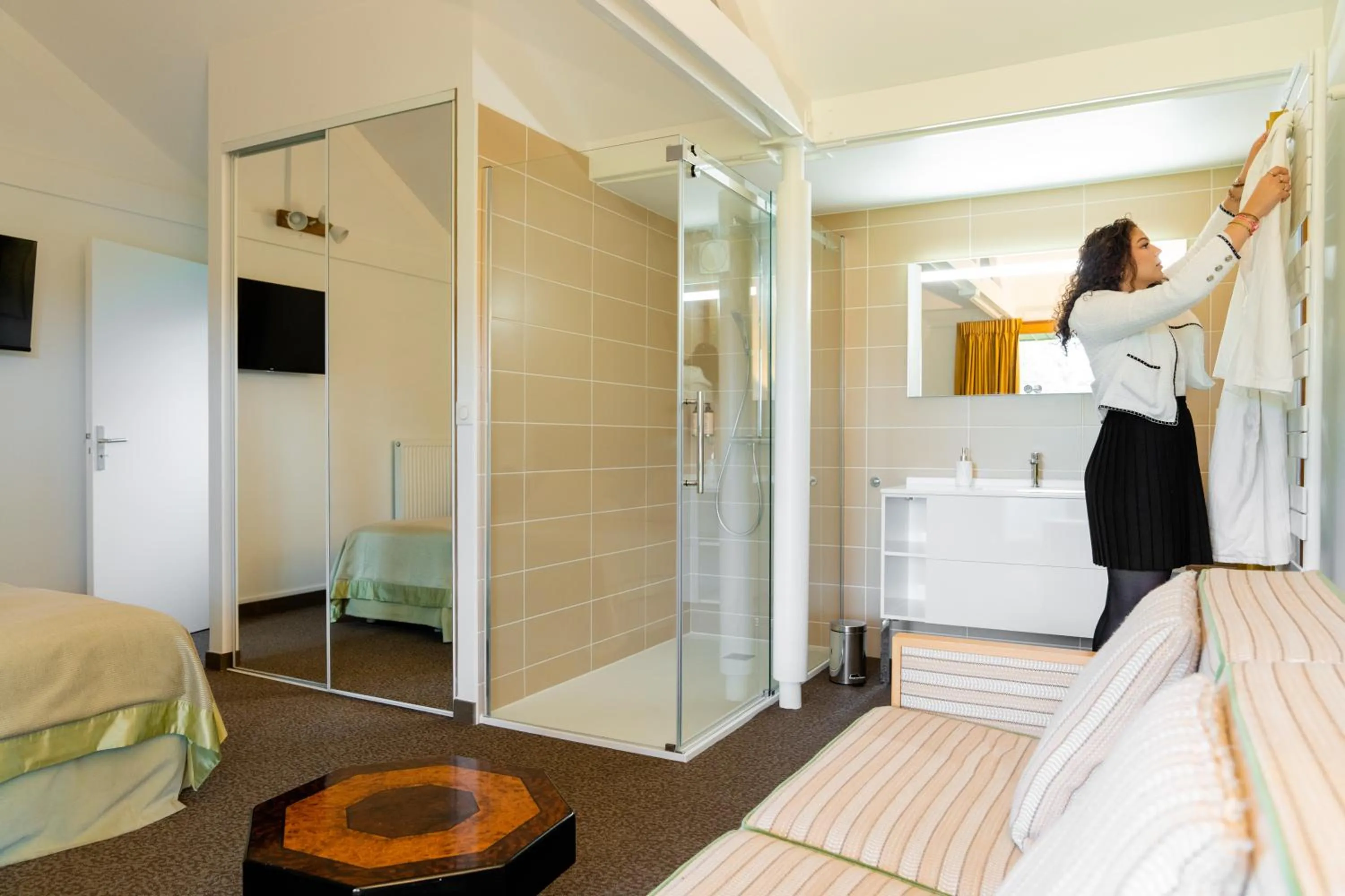 Bathroom in Le Manoir du Lys, The Originals Relais