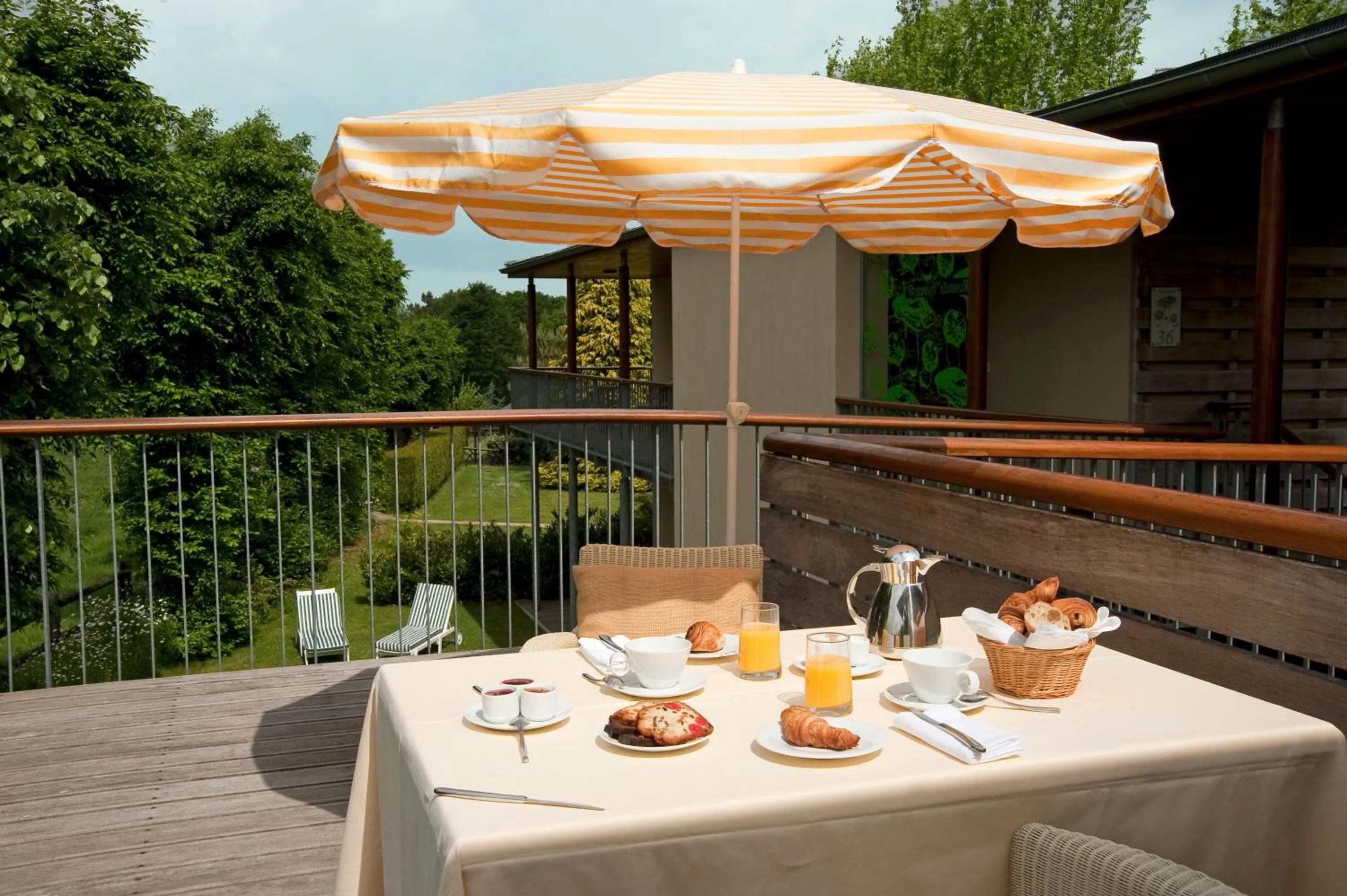 Breakfast in Le Manoir du Lys, The Originals Relais