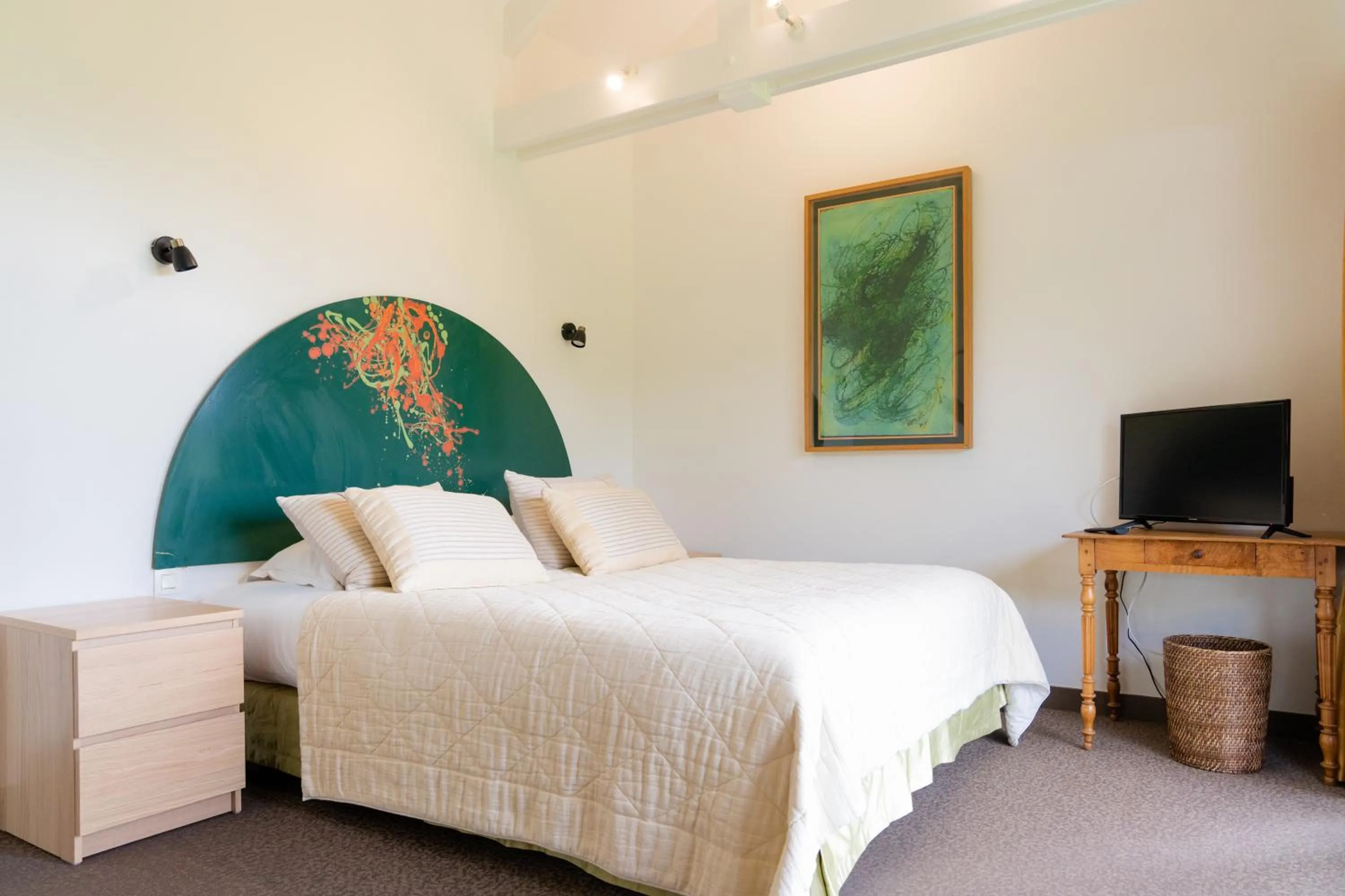 Bedroom in Le Manoir du Lys, The Originals Relais