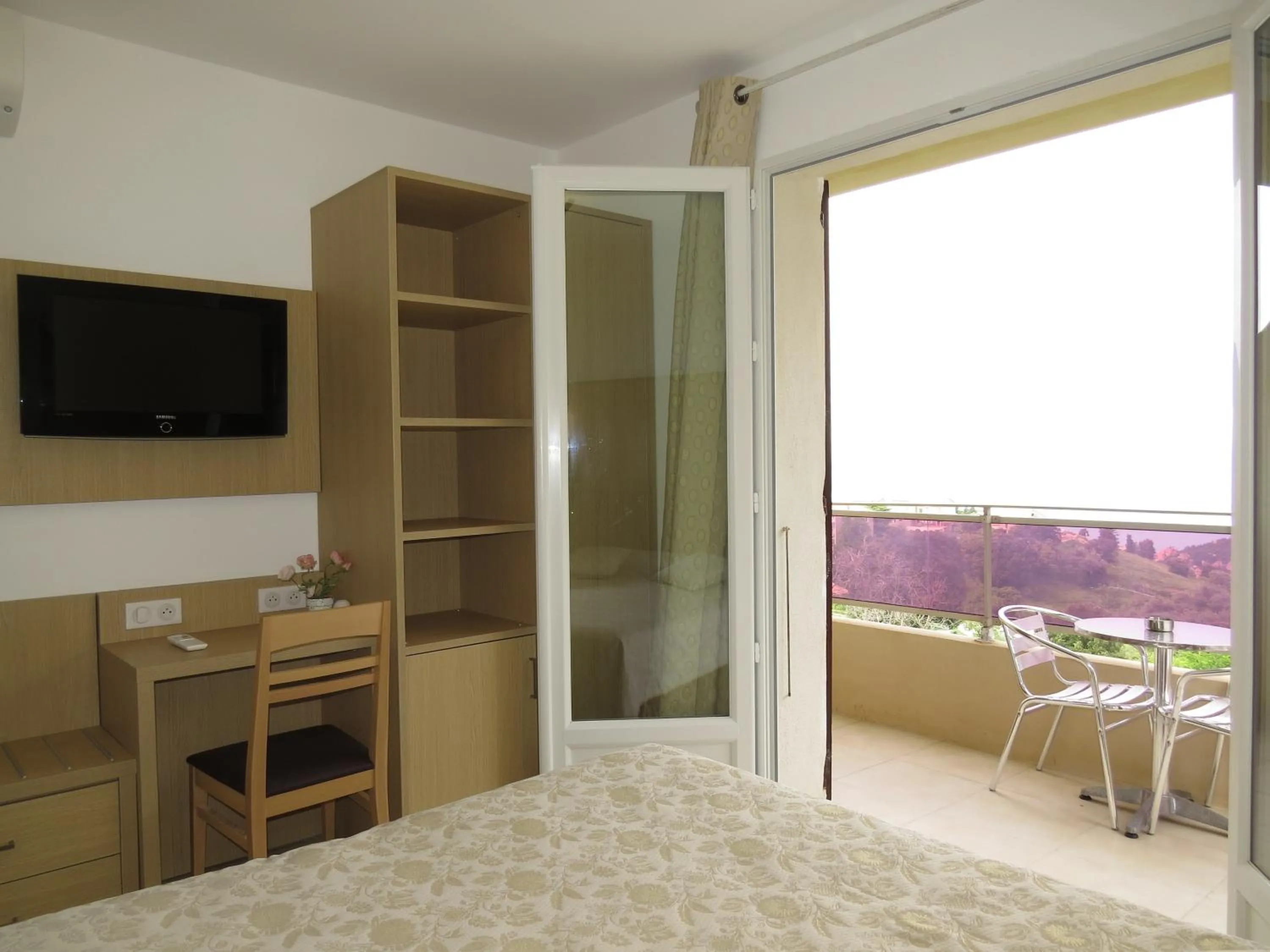 Bedroom, Bed in Hôtel Mare E Monti