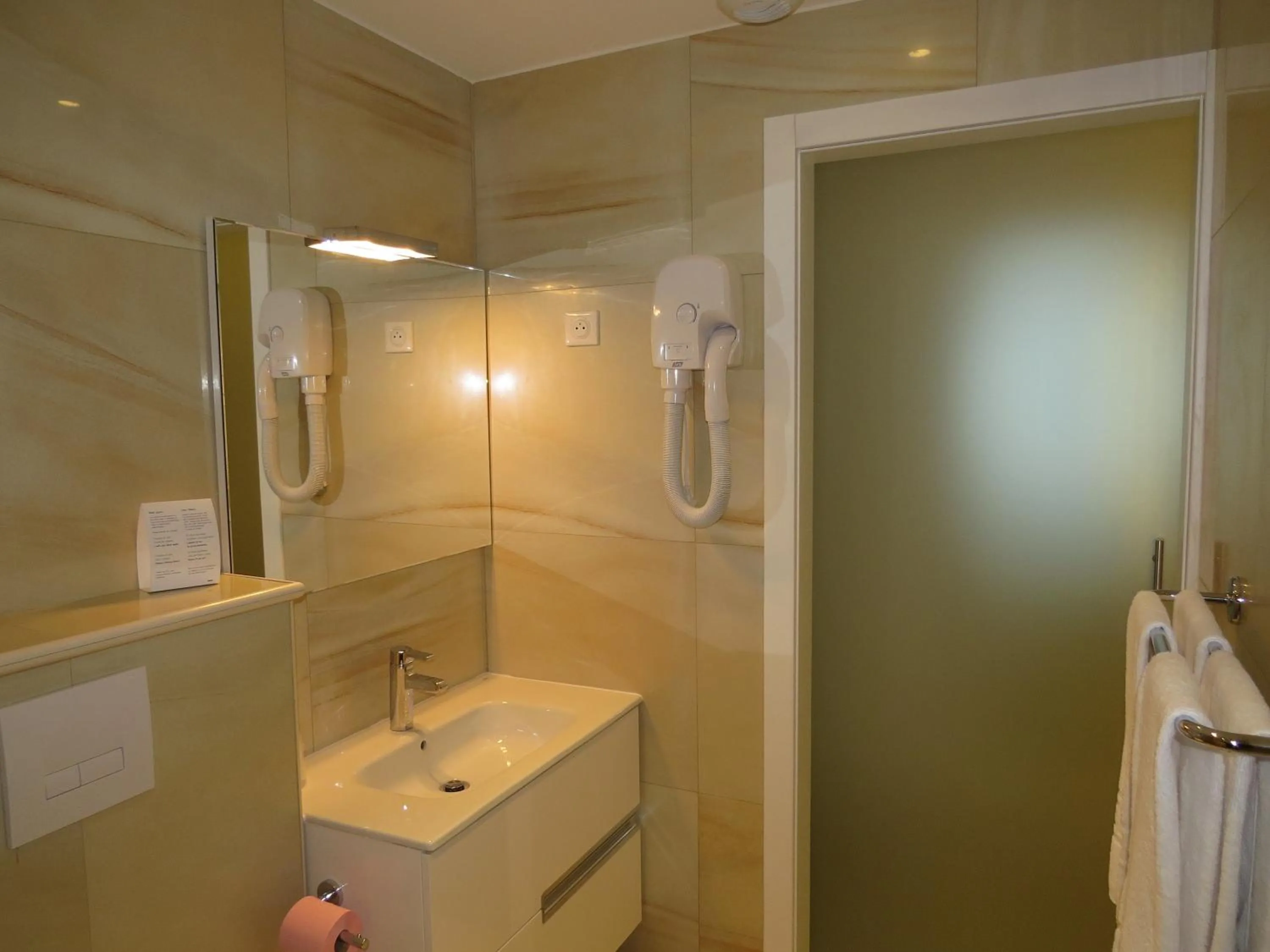 Bathroom in Hôtel Mare E Monti