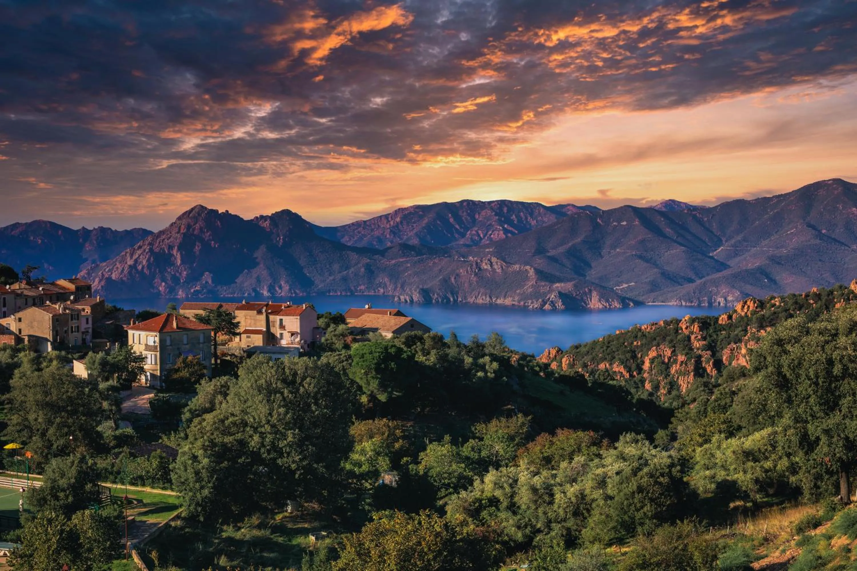 Sea view in Hôtel Mare E Monti