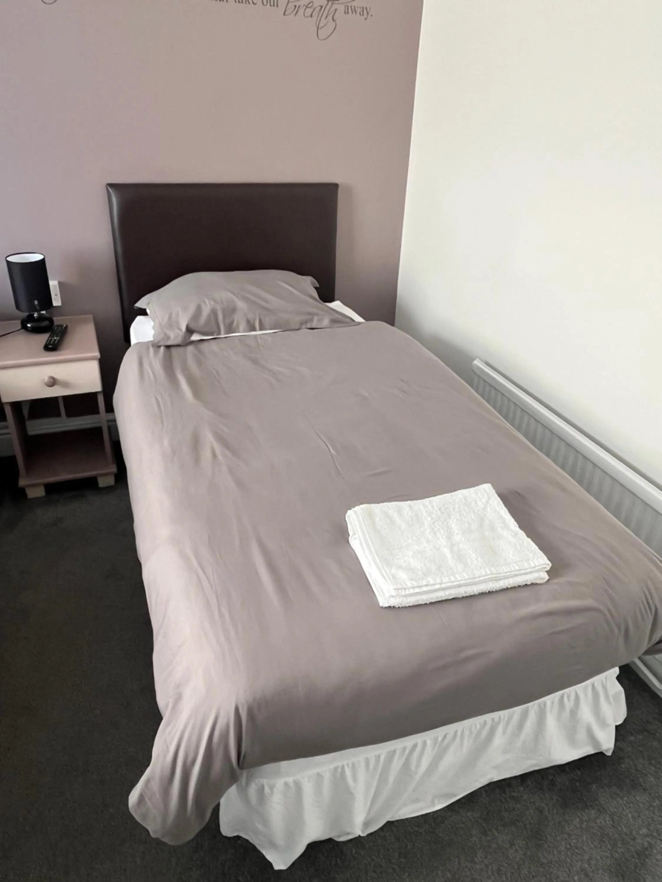 Bedroom in Hampton Hotel & restaurant