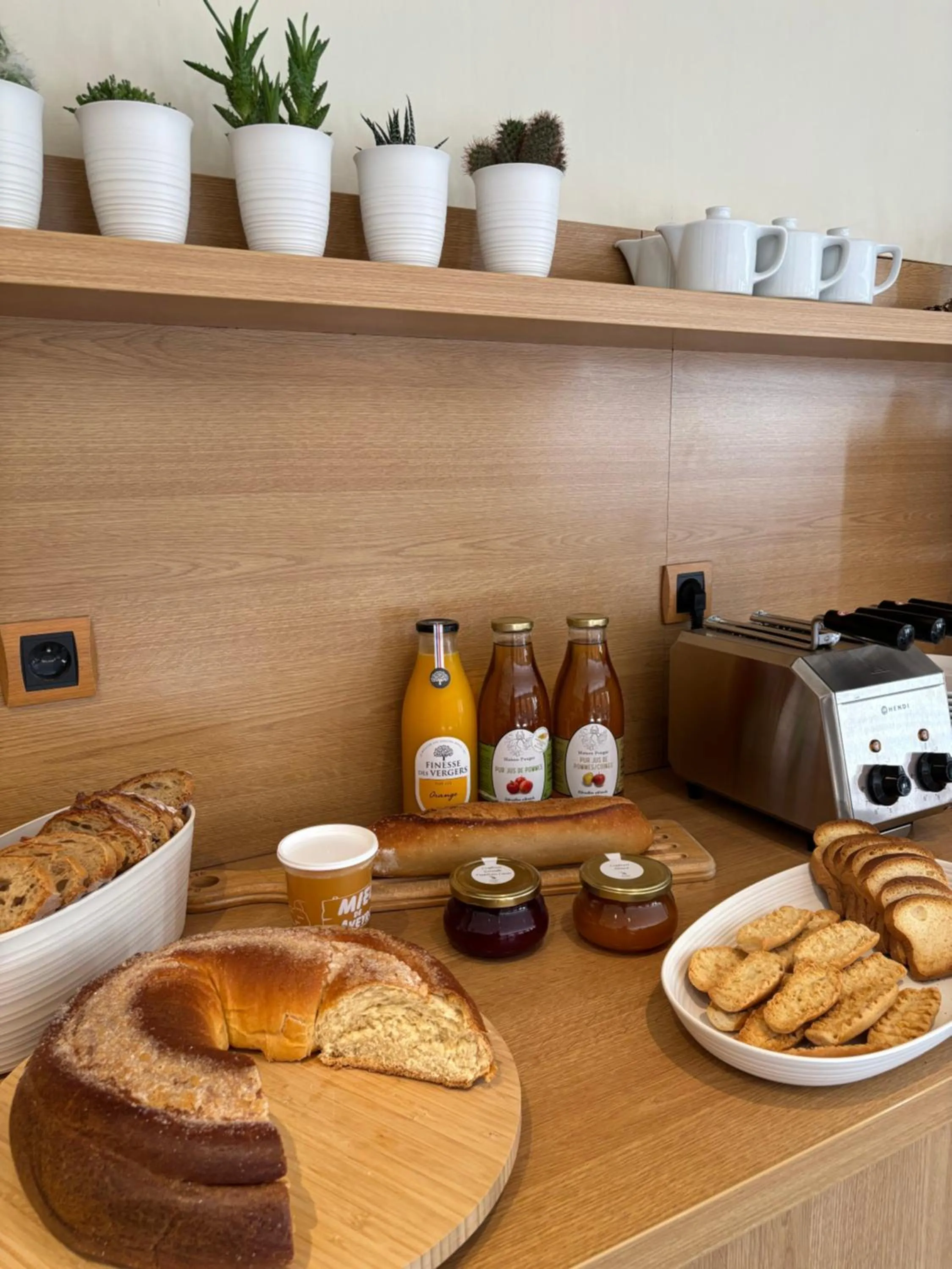 Breakfast in Hôtel Tour Maje