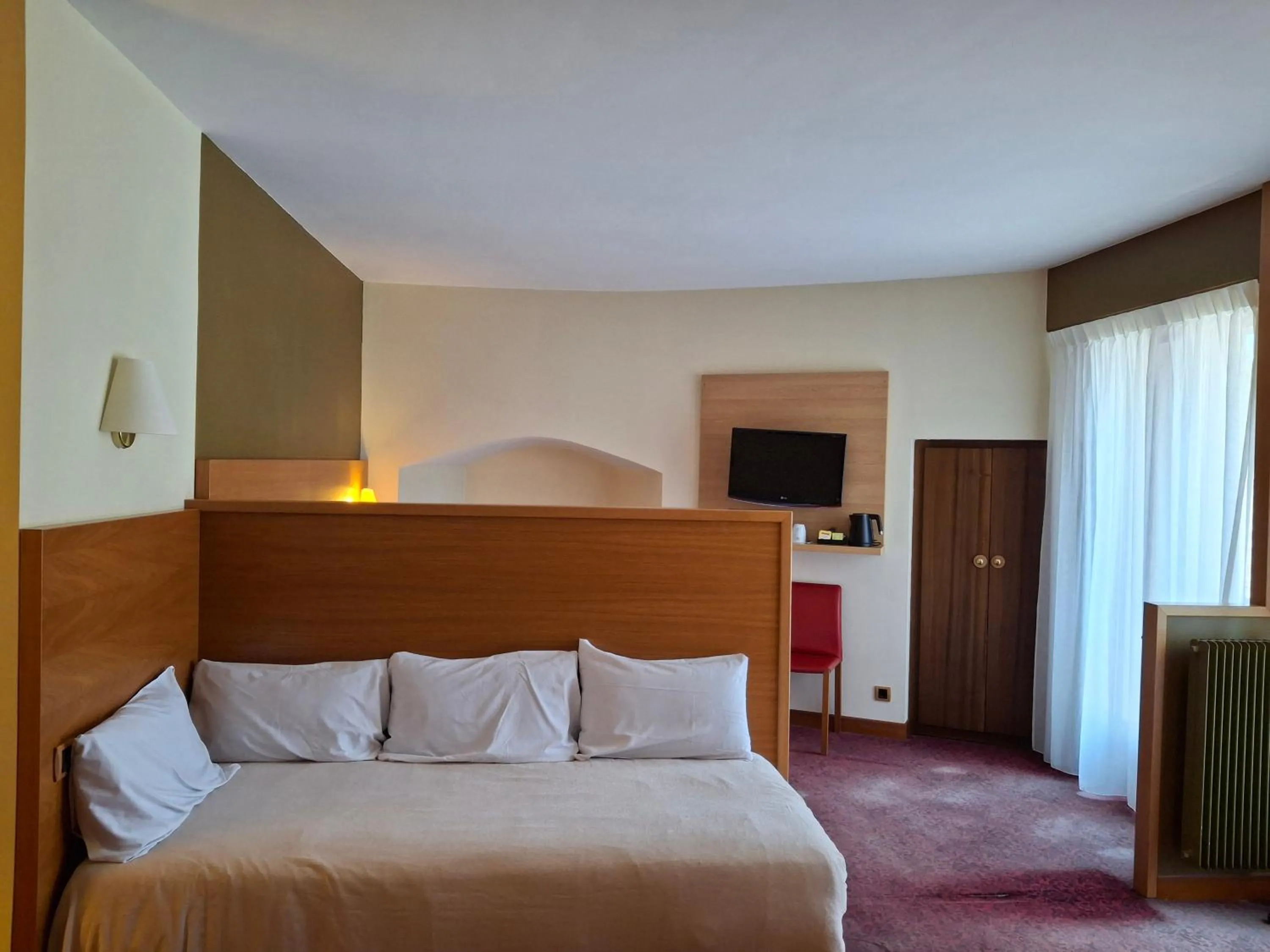 TV and multimedia, Bed in Hôtel Tour Maje