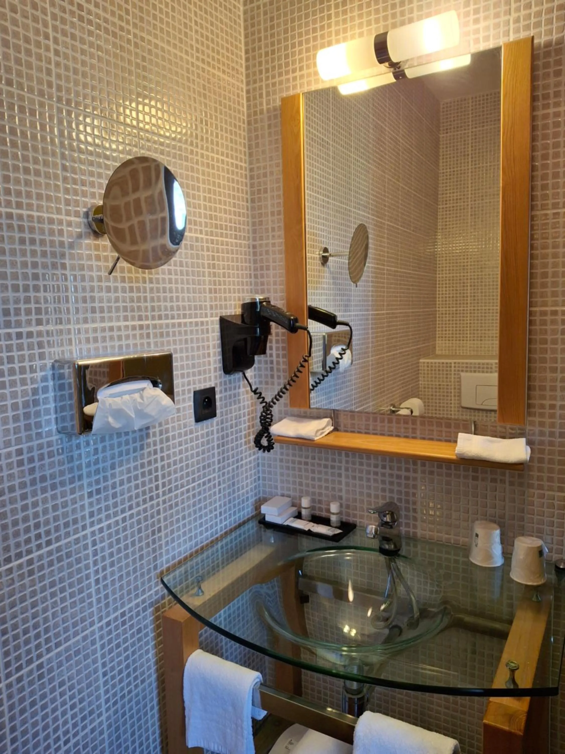 Bathroom in Hôtel Tour Maje