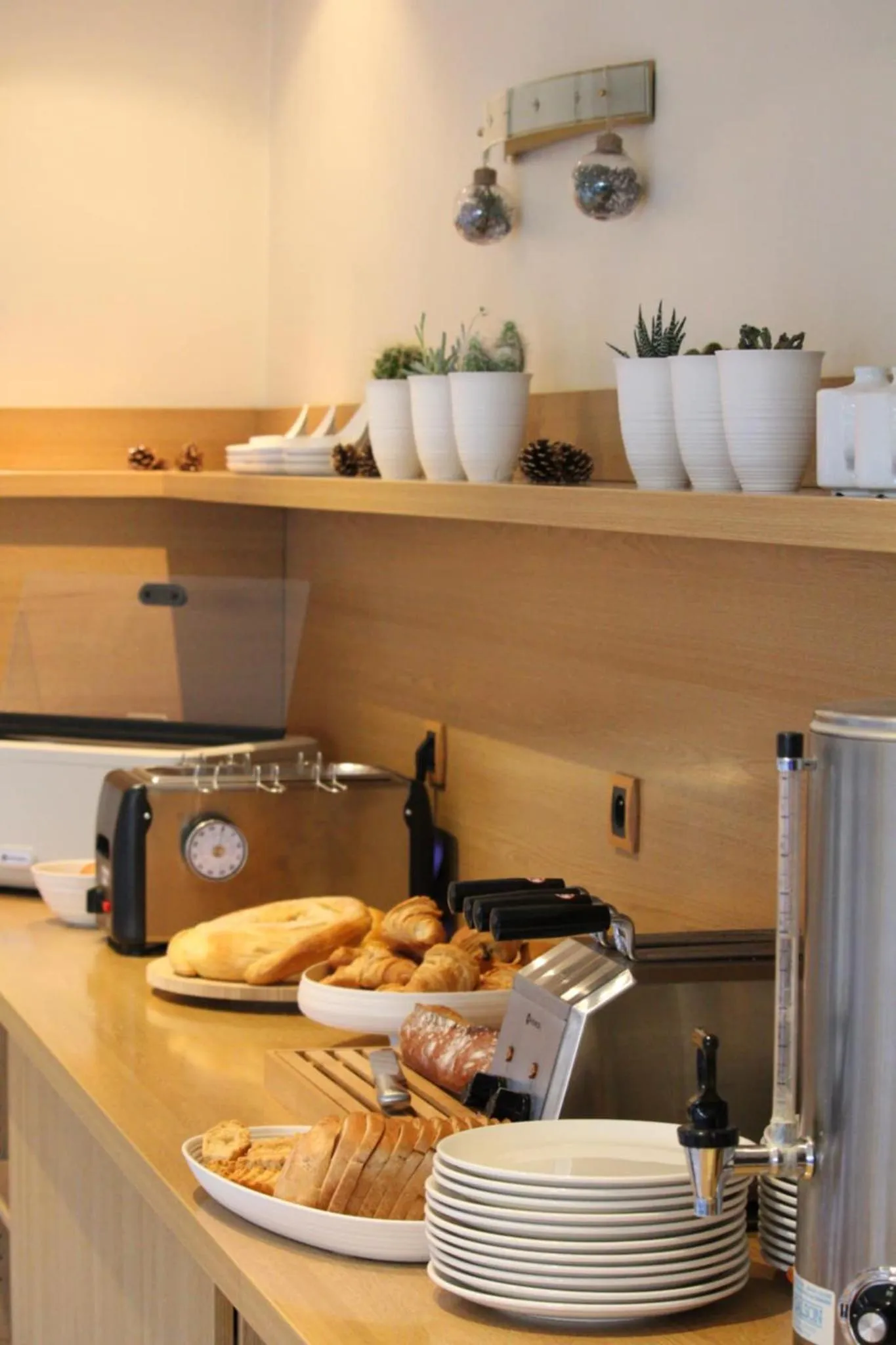 Breakfast in Hôtel Tour Maje