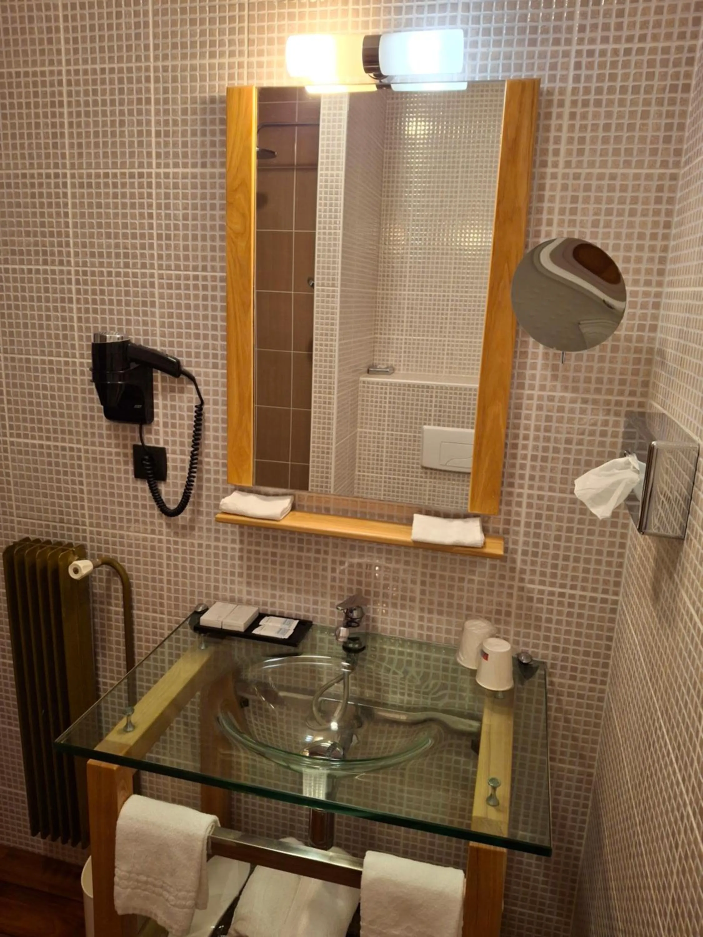 Bathroom in Hôtel Tour Maje