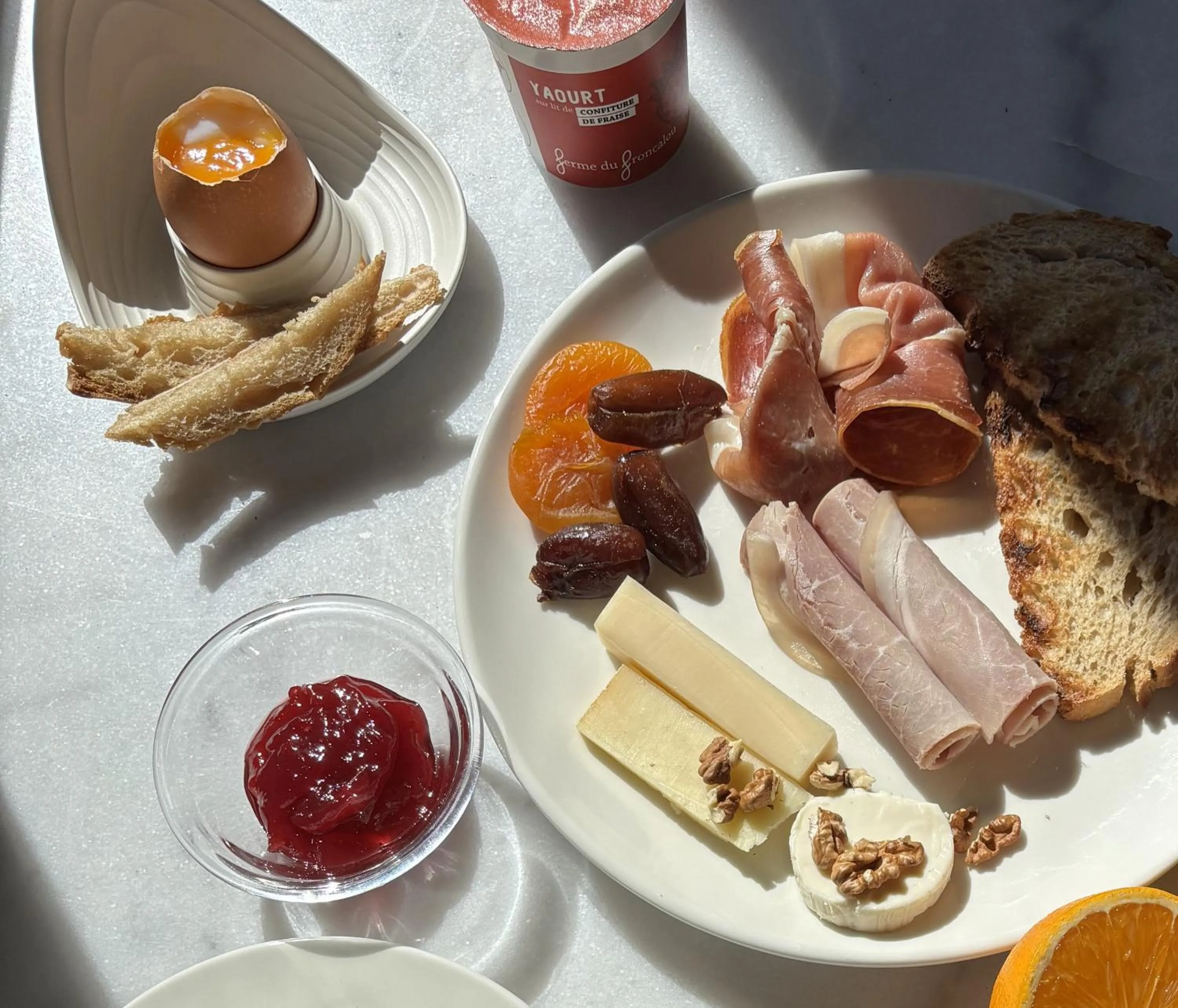 Breakfast in Hôtel Tour Maje