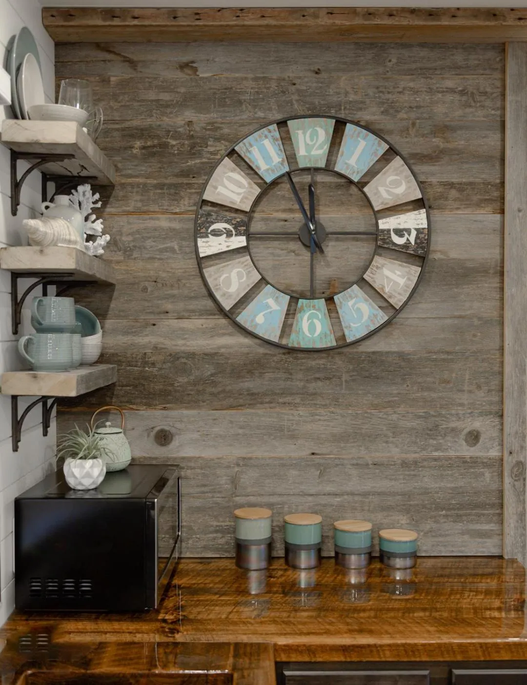 The Shoreline Container Home 12 min to Magnolia Silos and Baylor