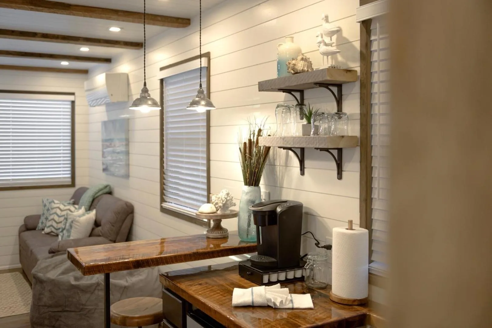 The Shoreline Container Home 12 min to Magnolia Silos and Baylor