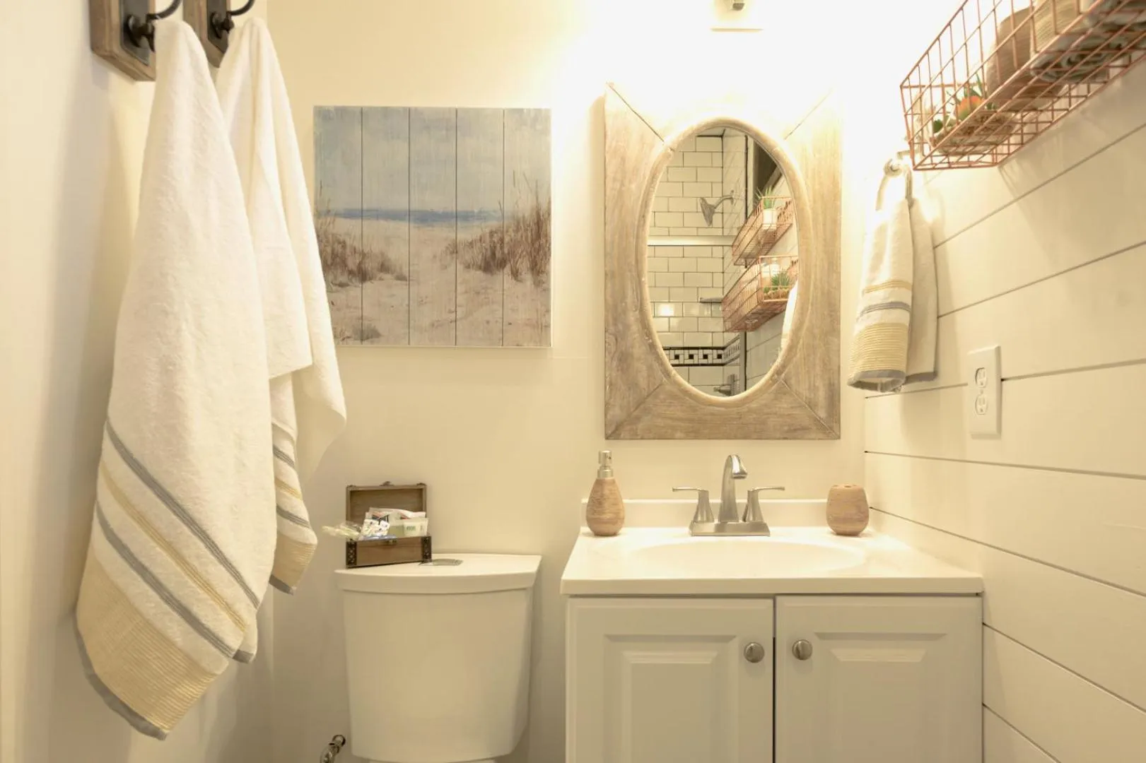 The Shoreline Container Home 12 min to Magnolia Silos and Baylor