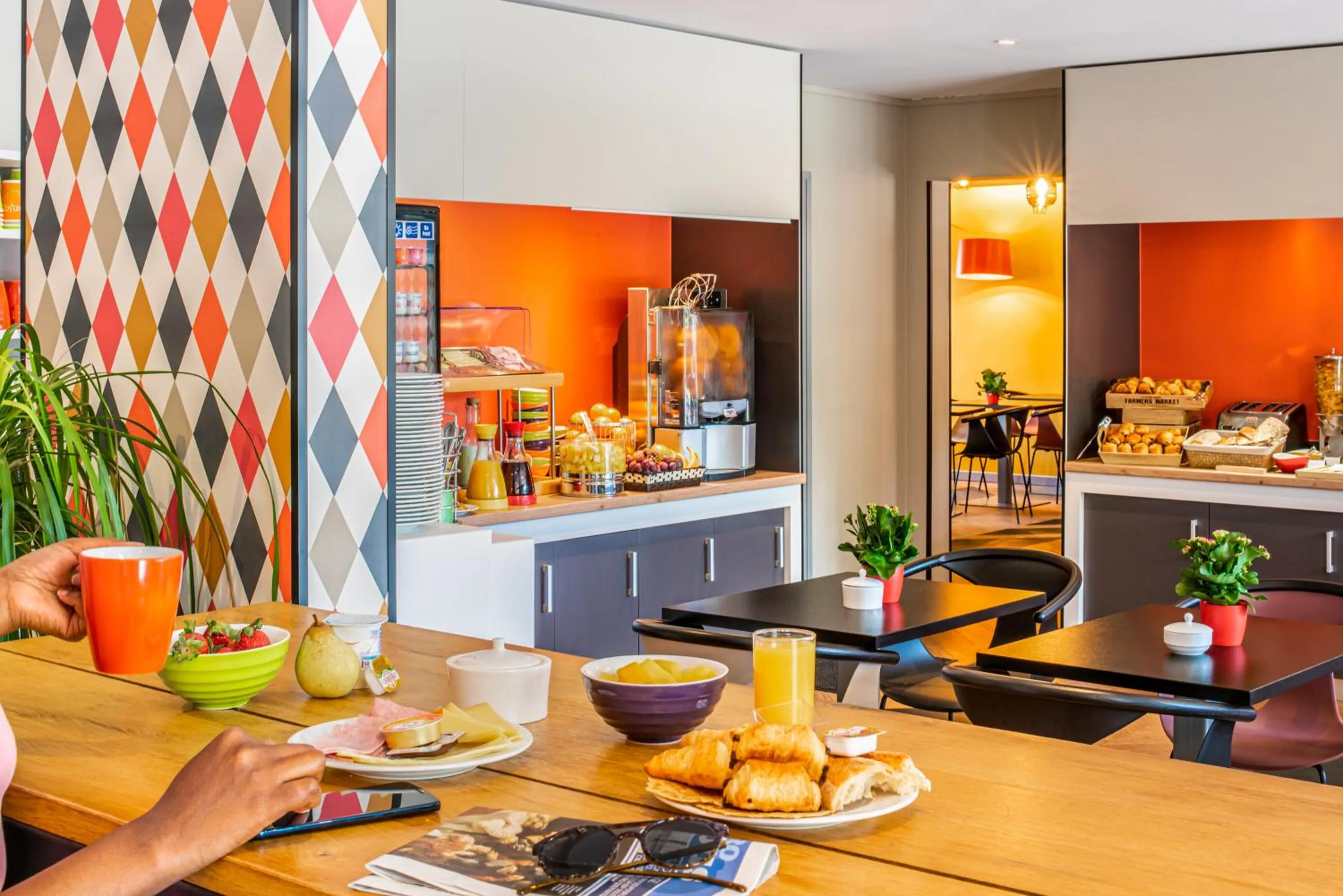 Food and drinks in Ibis Styles Reims Centre