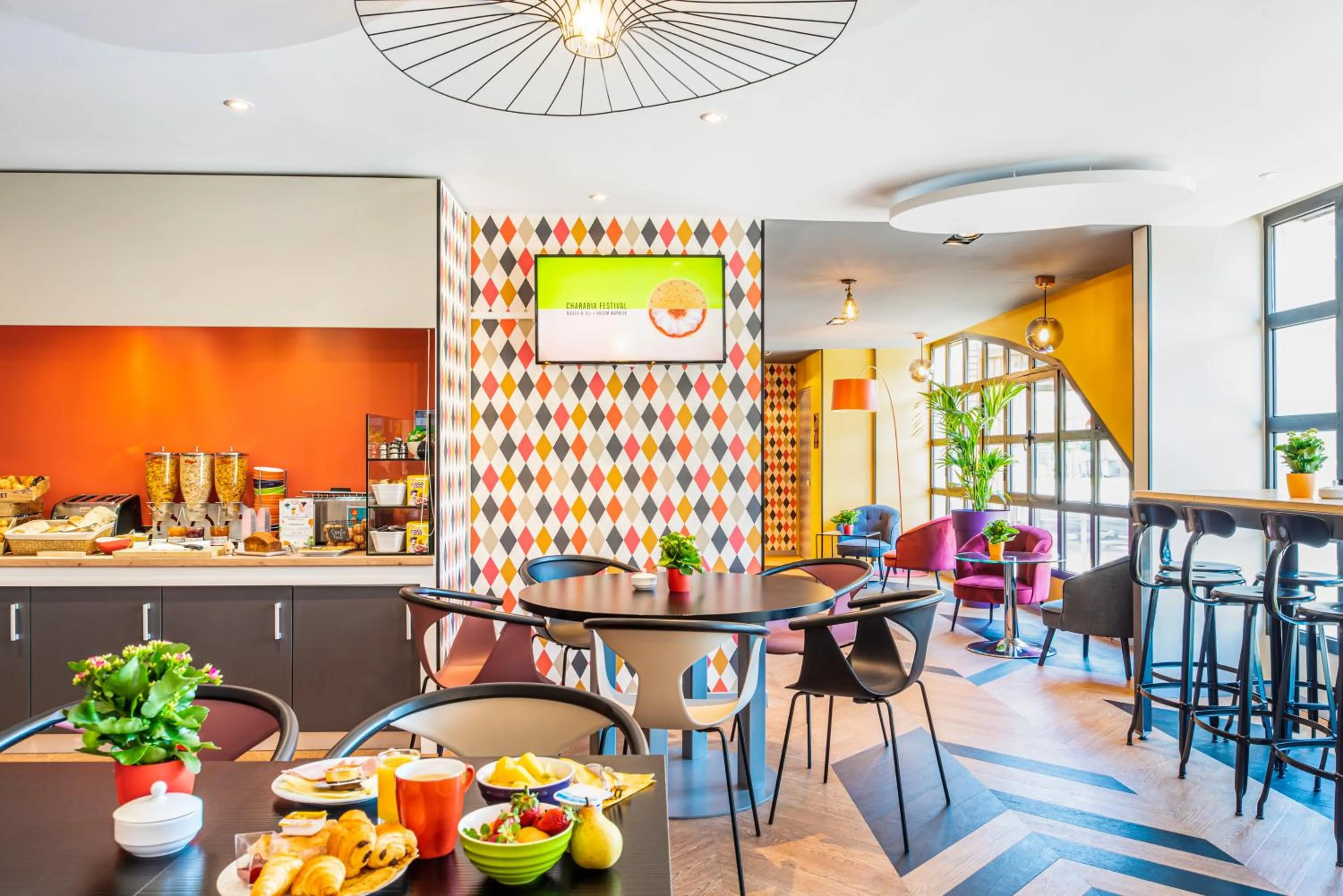 Restaurant/places to eat in Ibis Styles Reims Centre