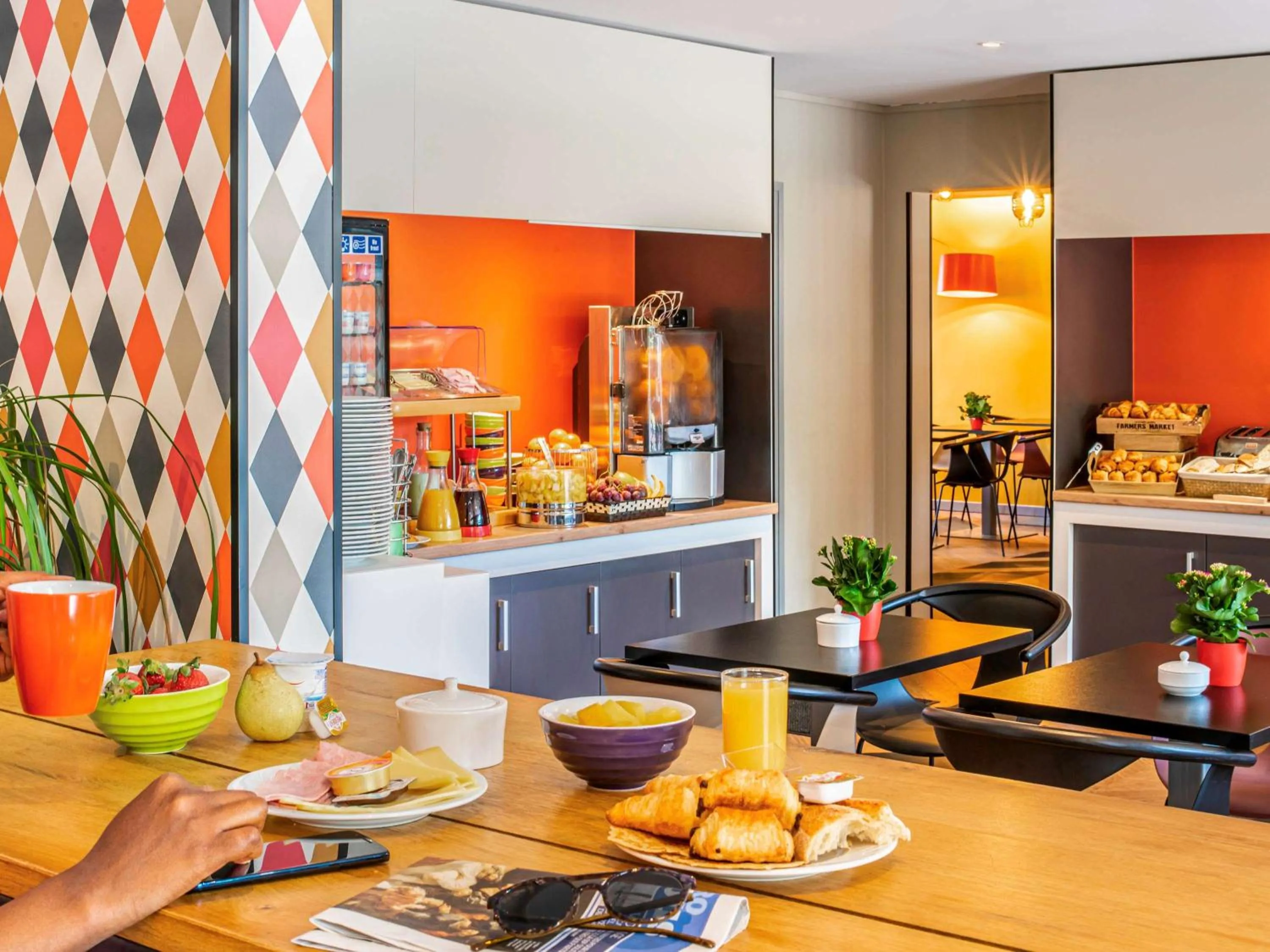 Restaurant/places to eat in Ibis Styles Reims Centre
