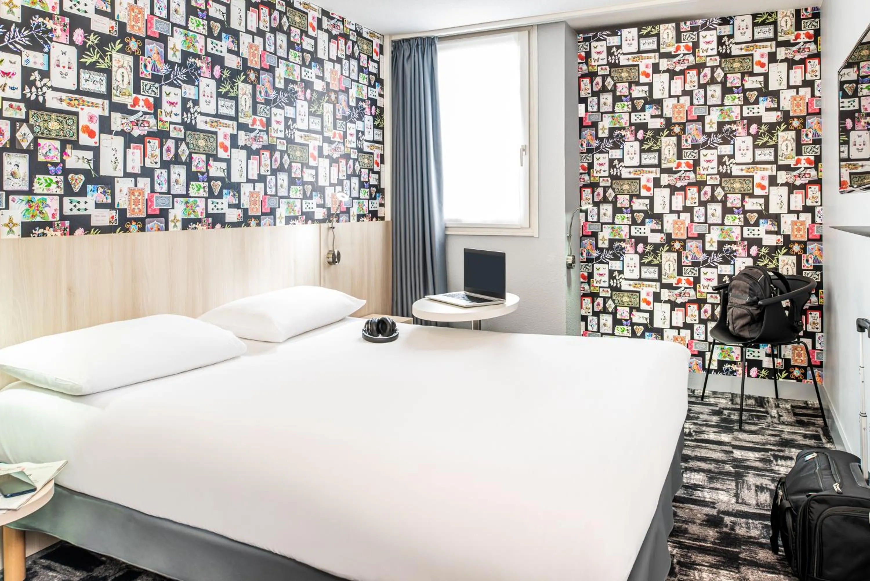 Bed in Ibis Styles Reims Centre