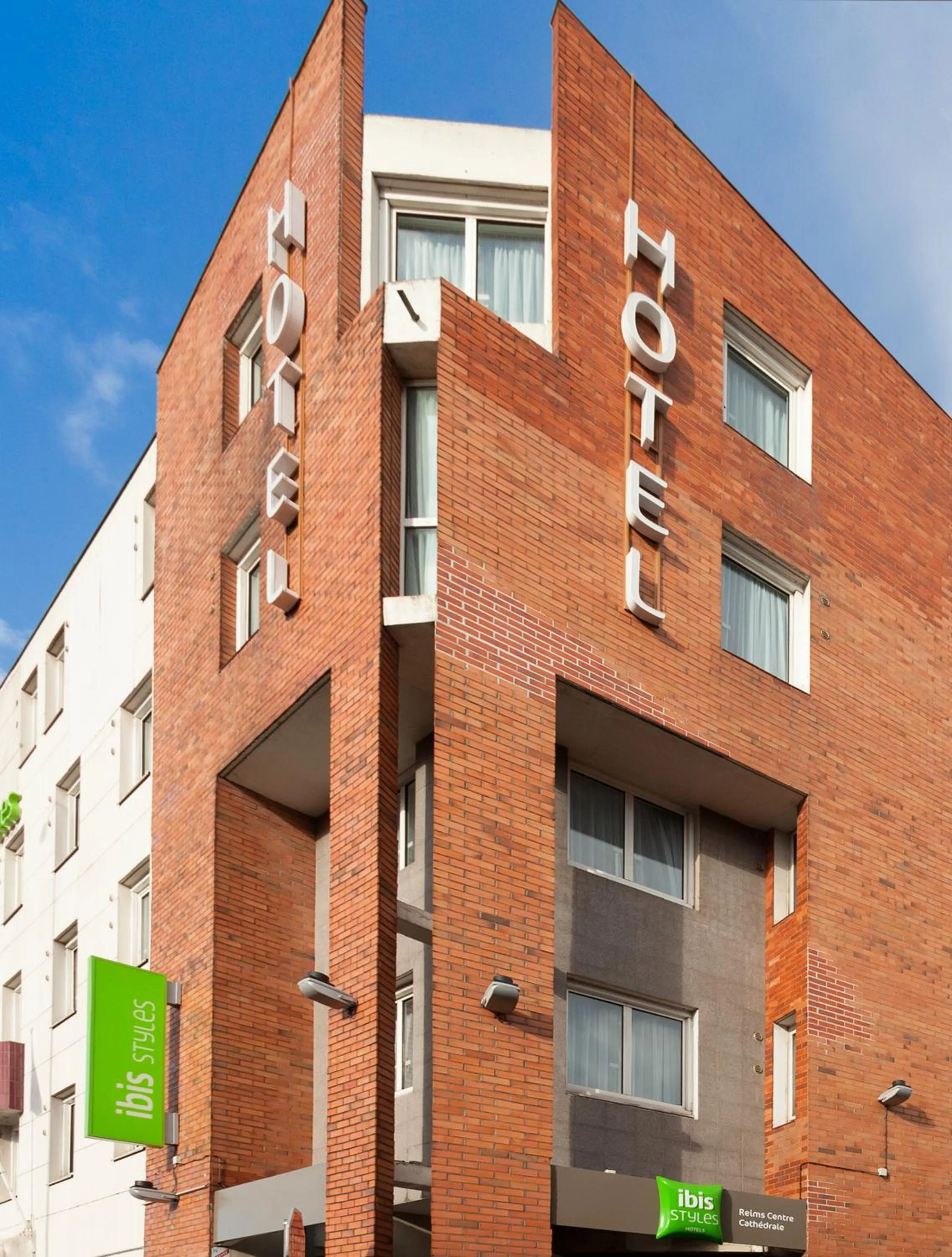 Property building in Ibis Styles Reims Centre
