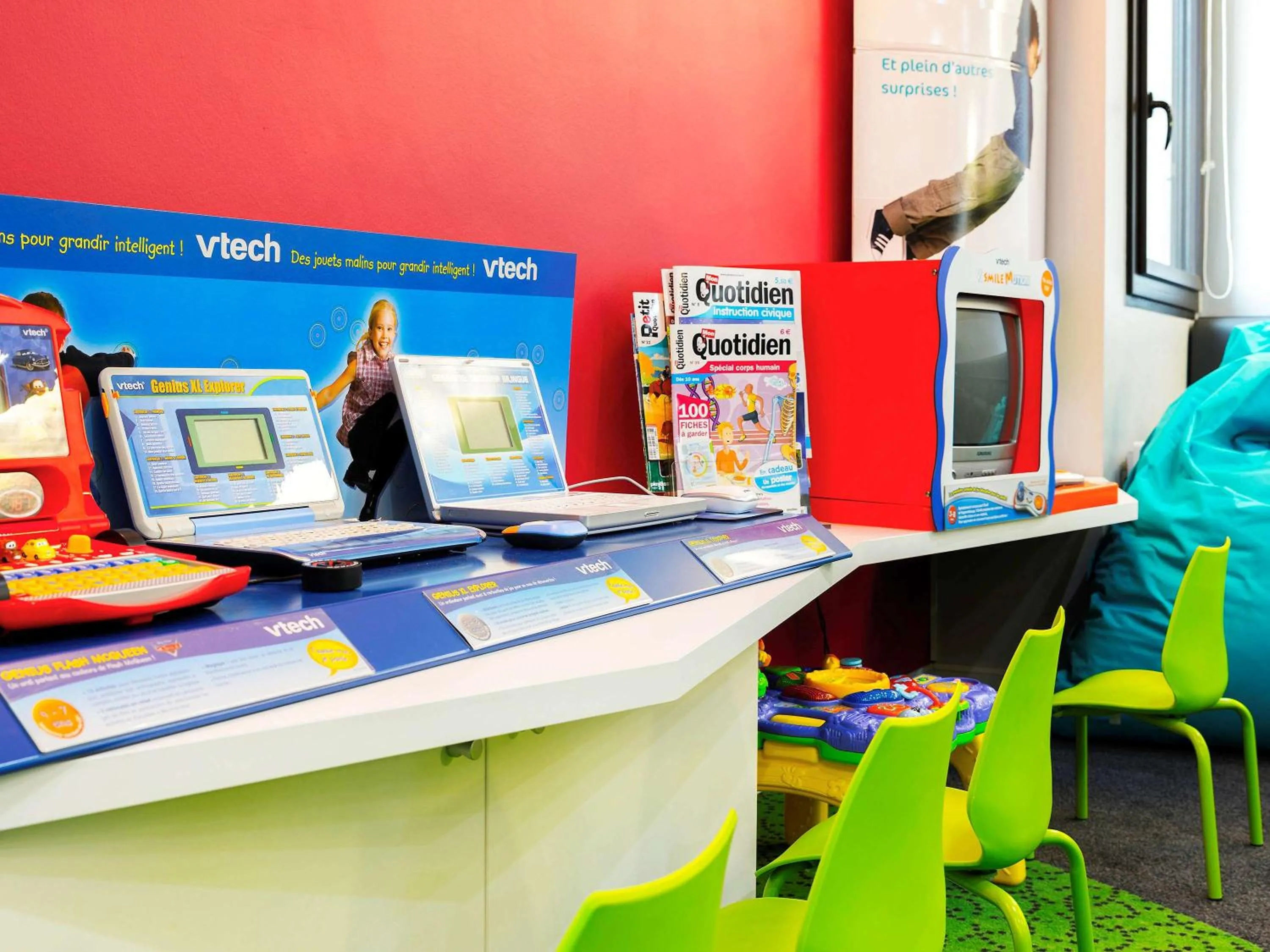 Lounge or bar in Ibis Styles Reims Centre