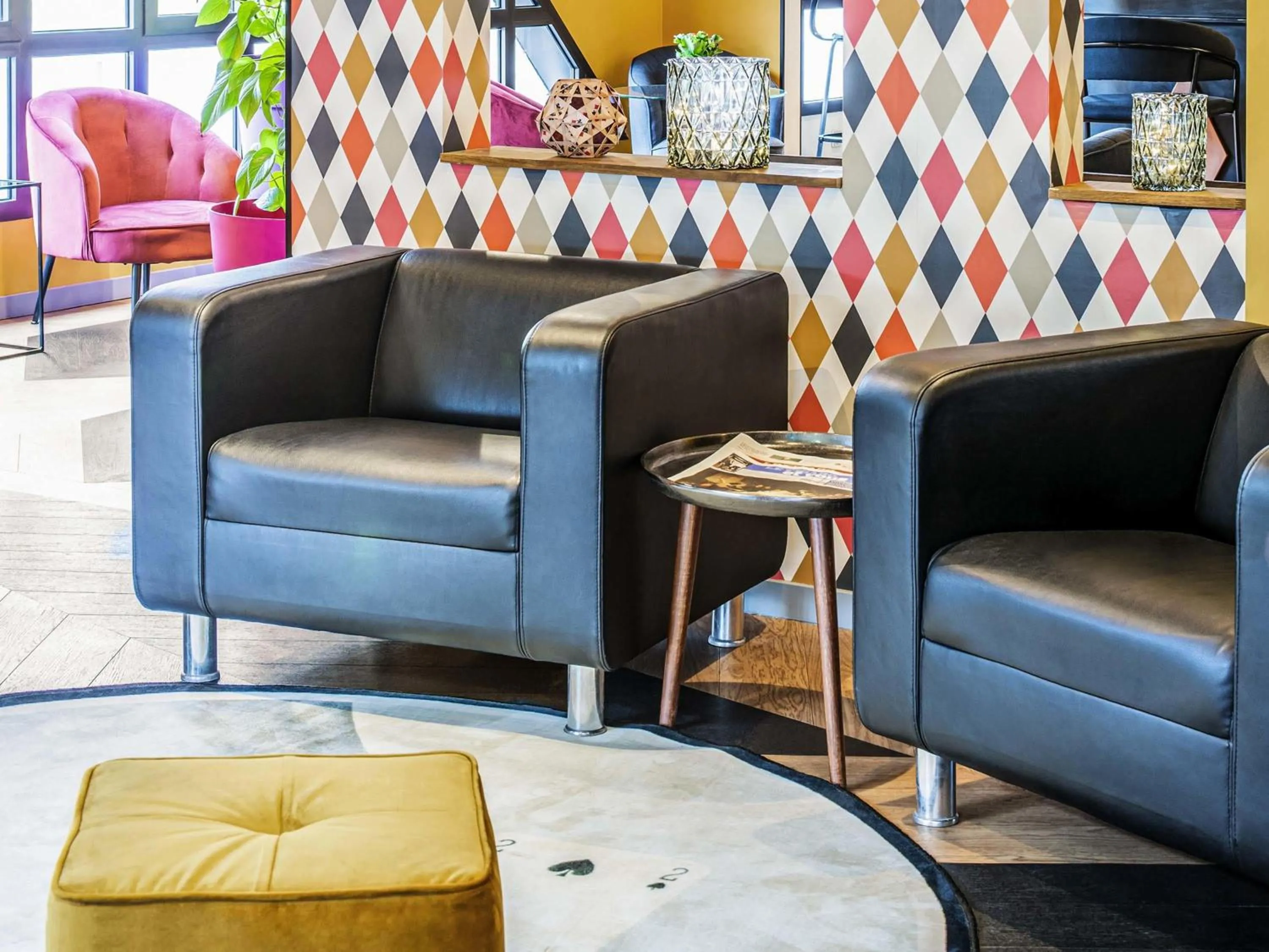 Lounge or bar in Ibis Styles Reims Centre