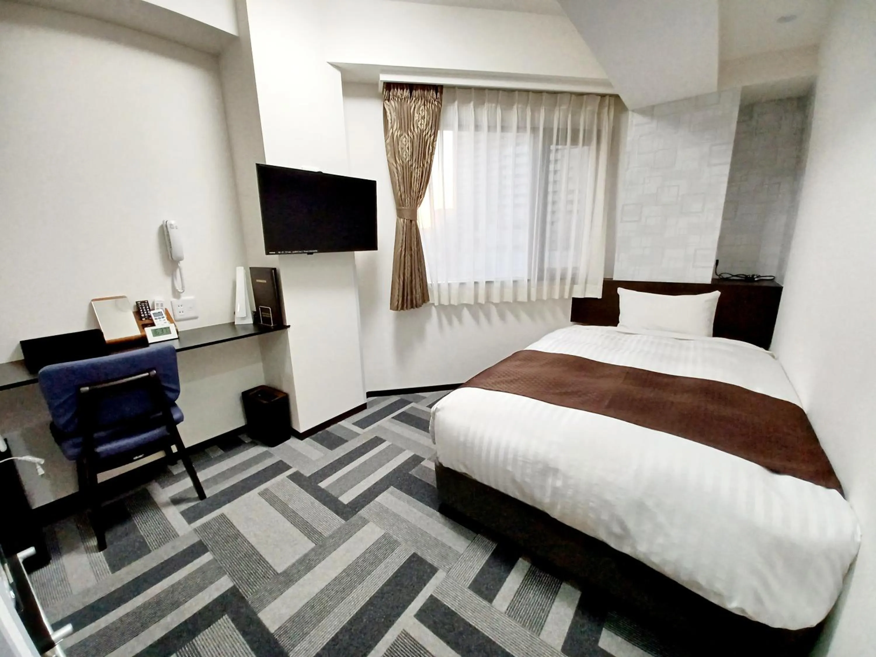 Bedroom, Bed in Akasaka Urban Hotel Annex