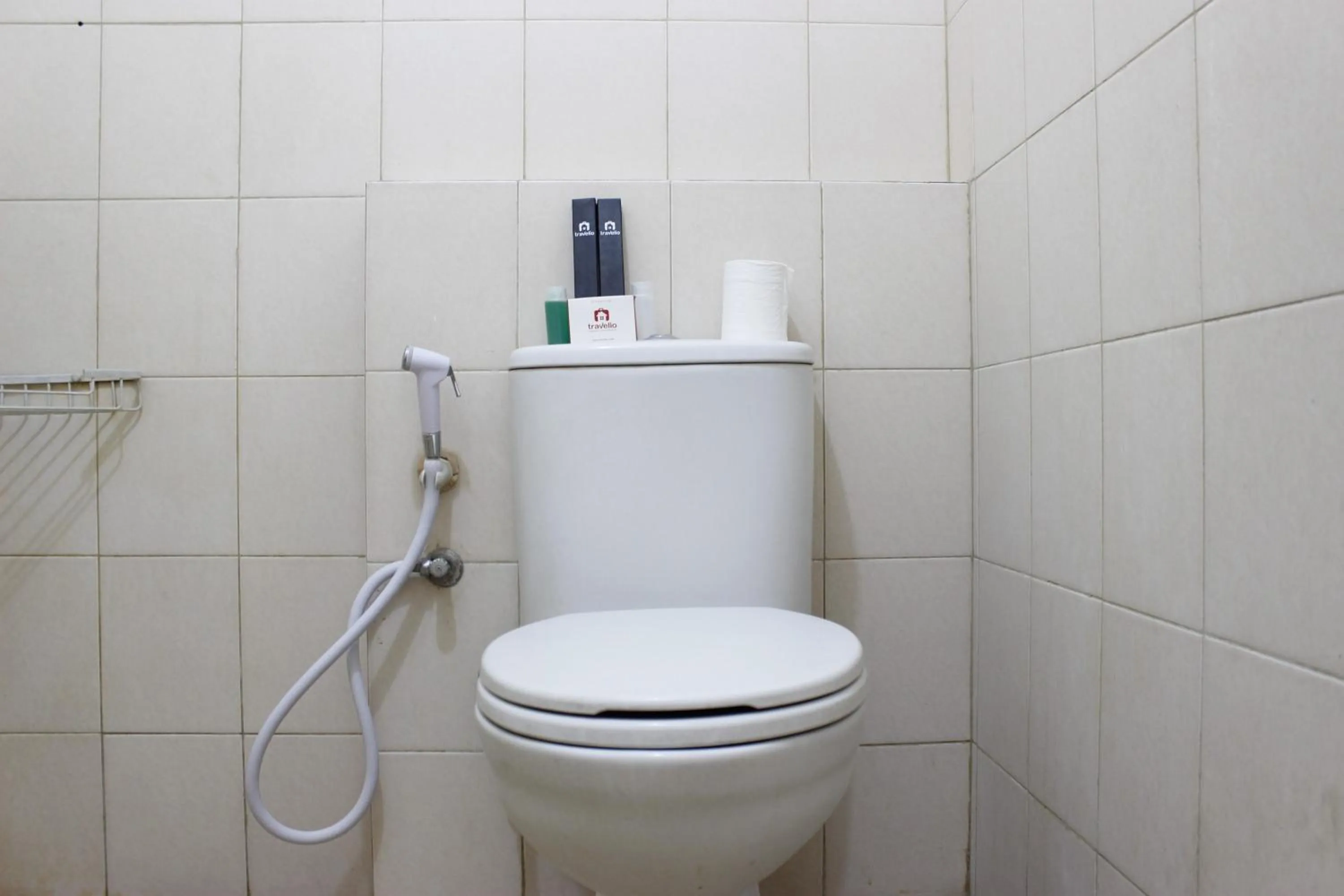 Cozy 2BR Tamansari Panoramic Apartment By Travelio