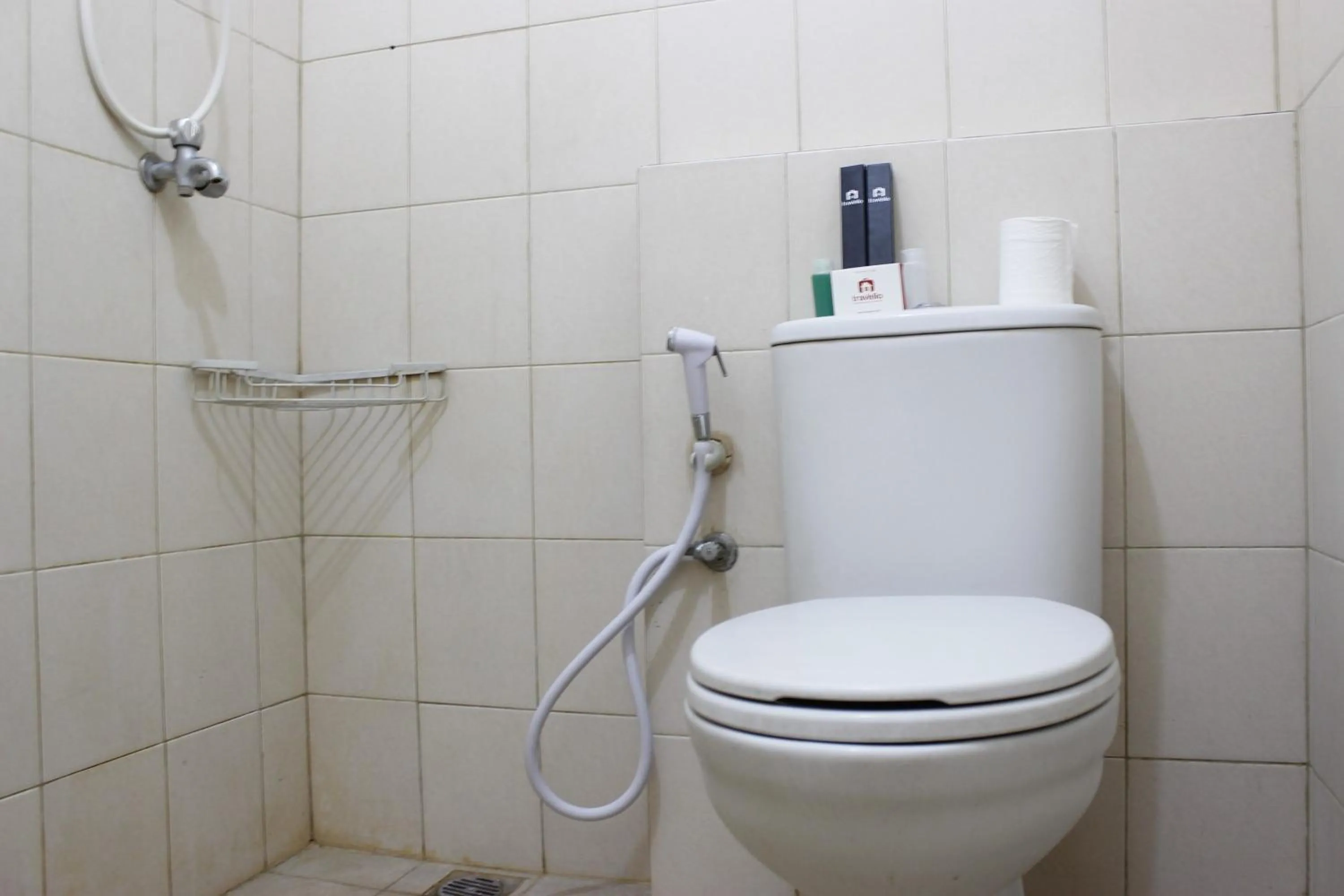 Cozy 2BR Tamansari Panoramic Apartment By Travelio