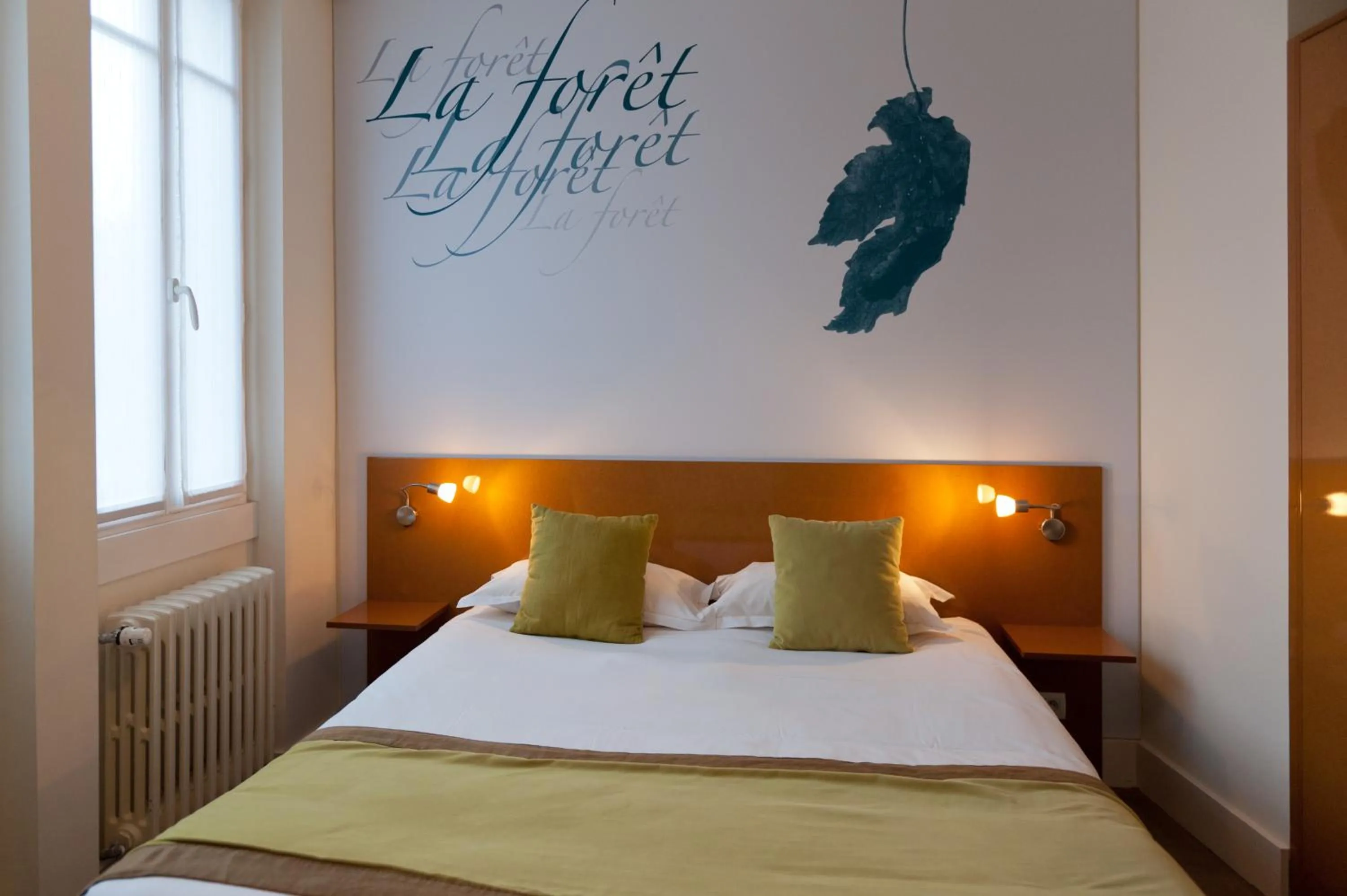 Photo of the whole room, Bed in The Originals Boutique, Hôtel Ô Gayot, Bagnoles-de-l'Orne