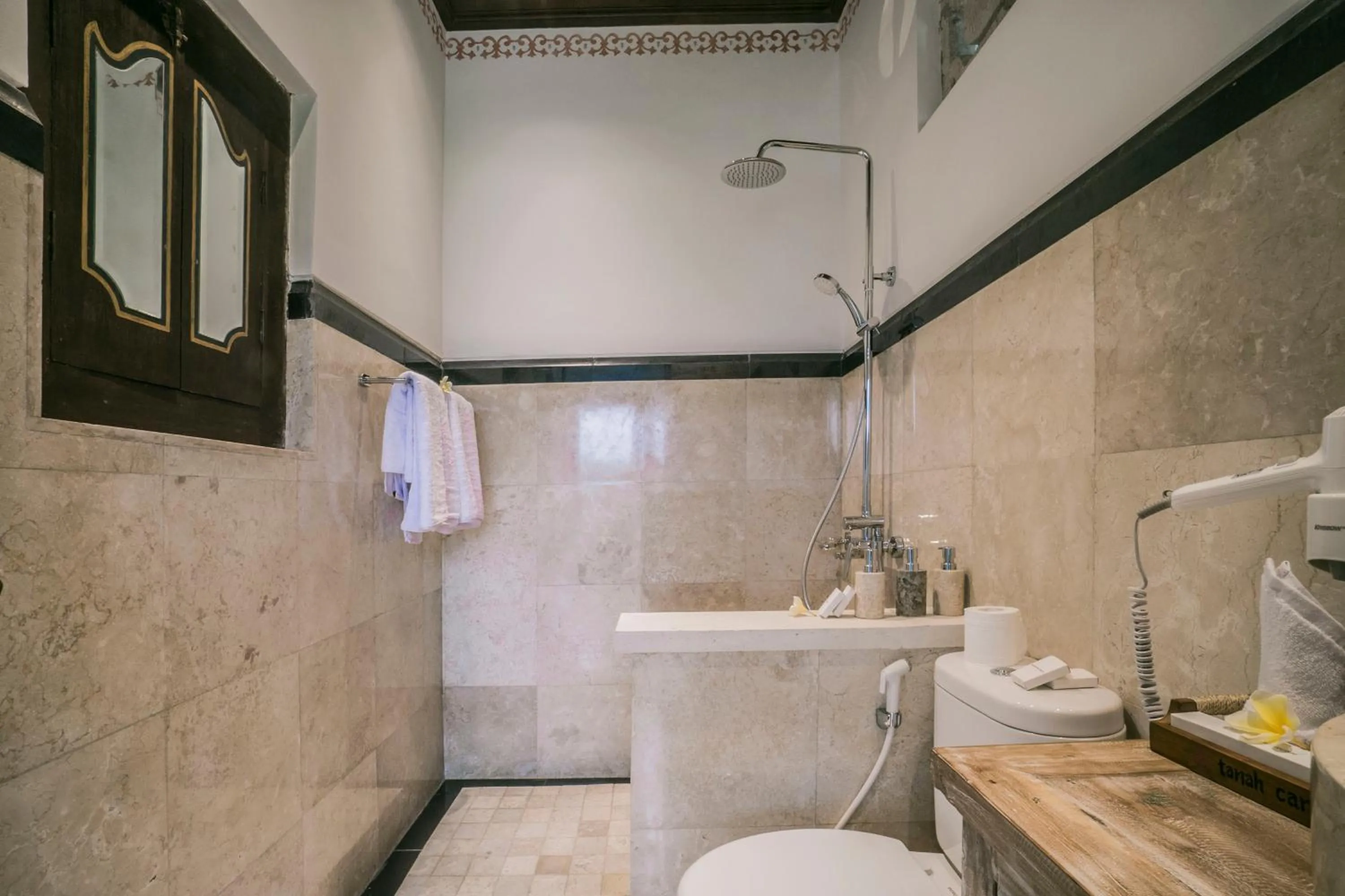 Bathroom in Villa Tanah Carik by Mahaputra