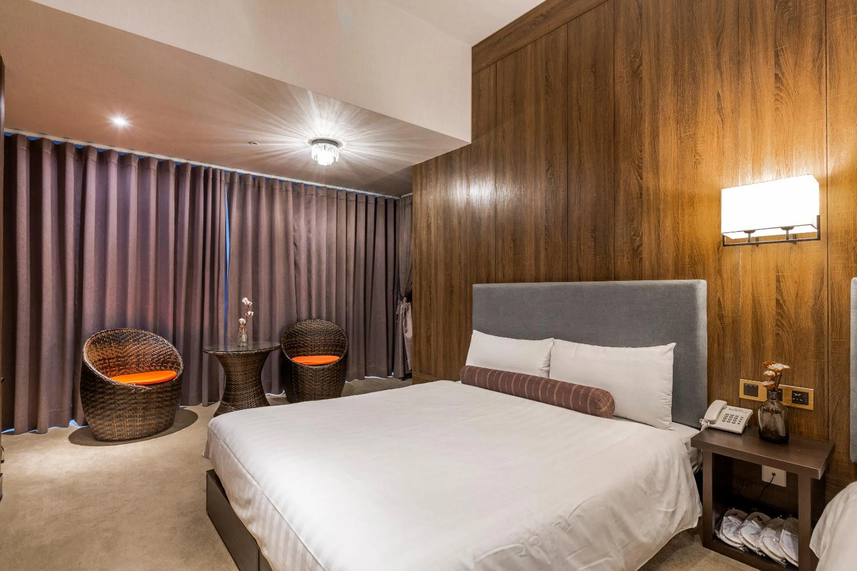 Photo of the whole room, Bed in Mayer Inn