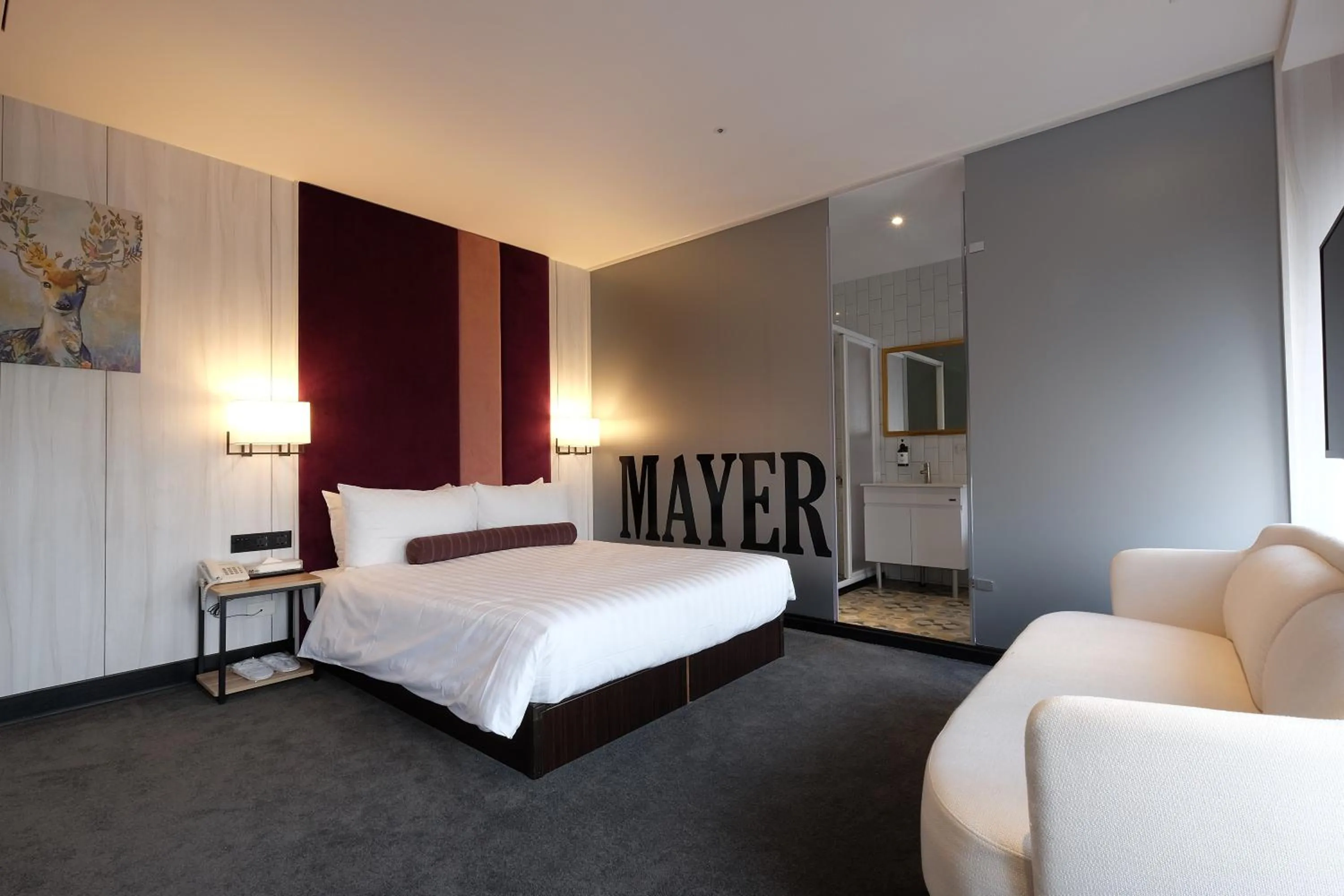 Photo of the whole room, Bed in Mayer Inn