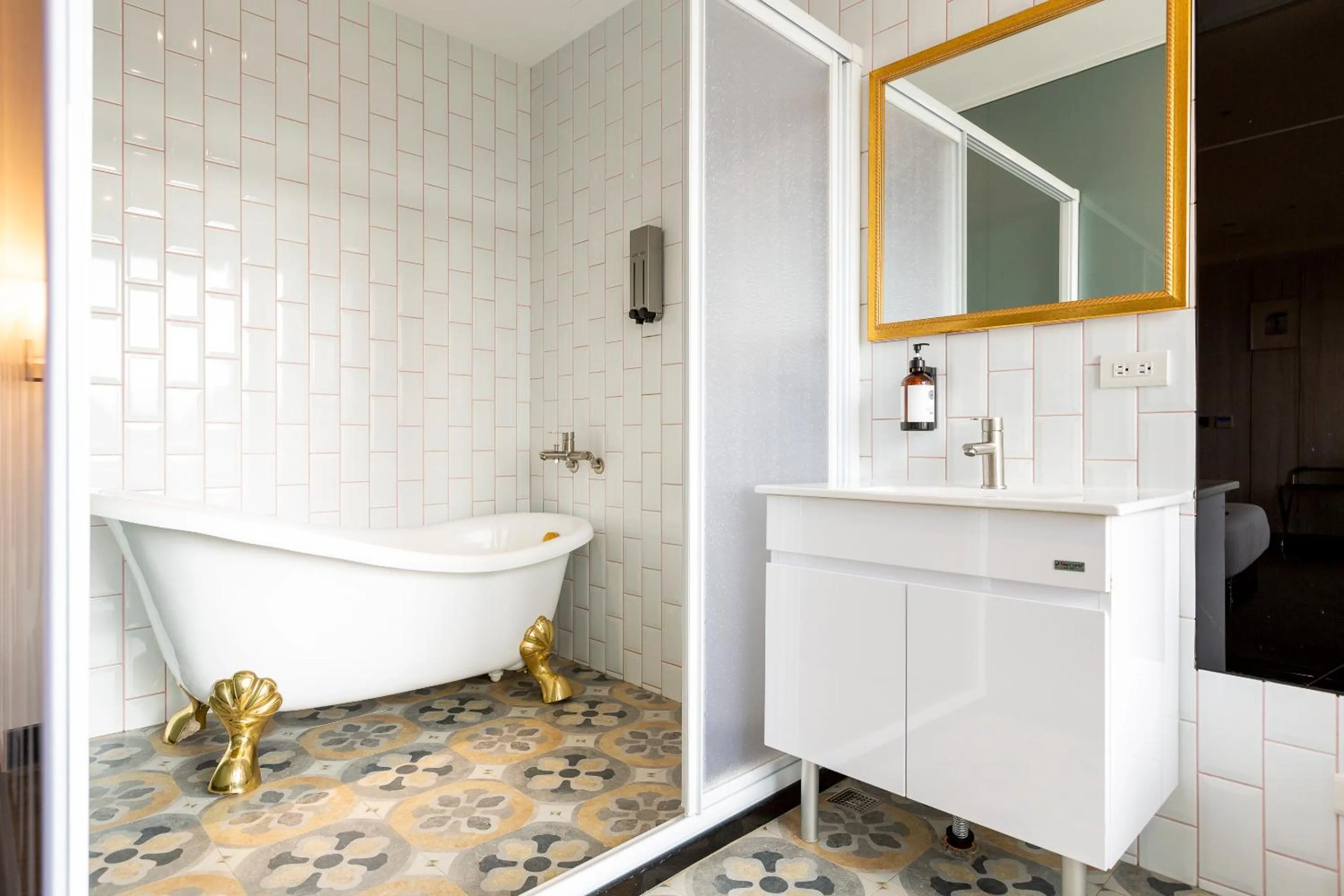 Bathroom in Mayer Inn